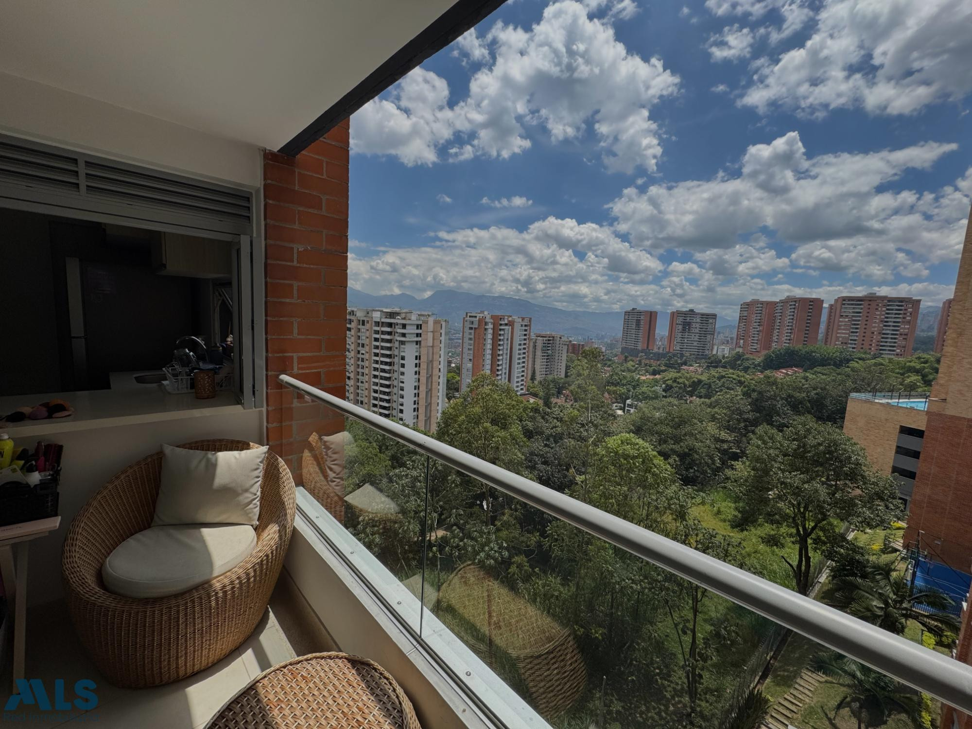 Apartamento con excelente vista, espacios amplios y en zona tranquila envigado - loma de las brujas