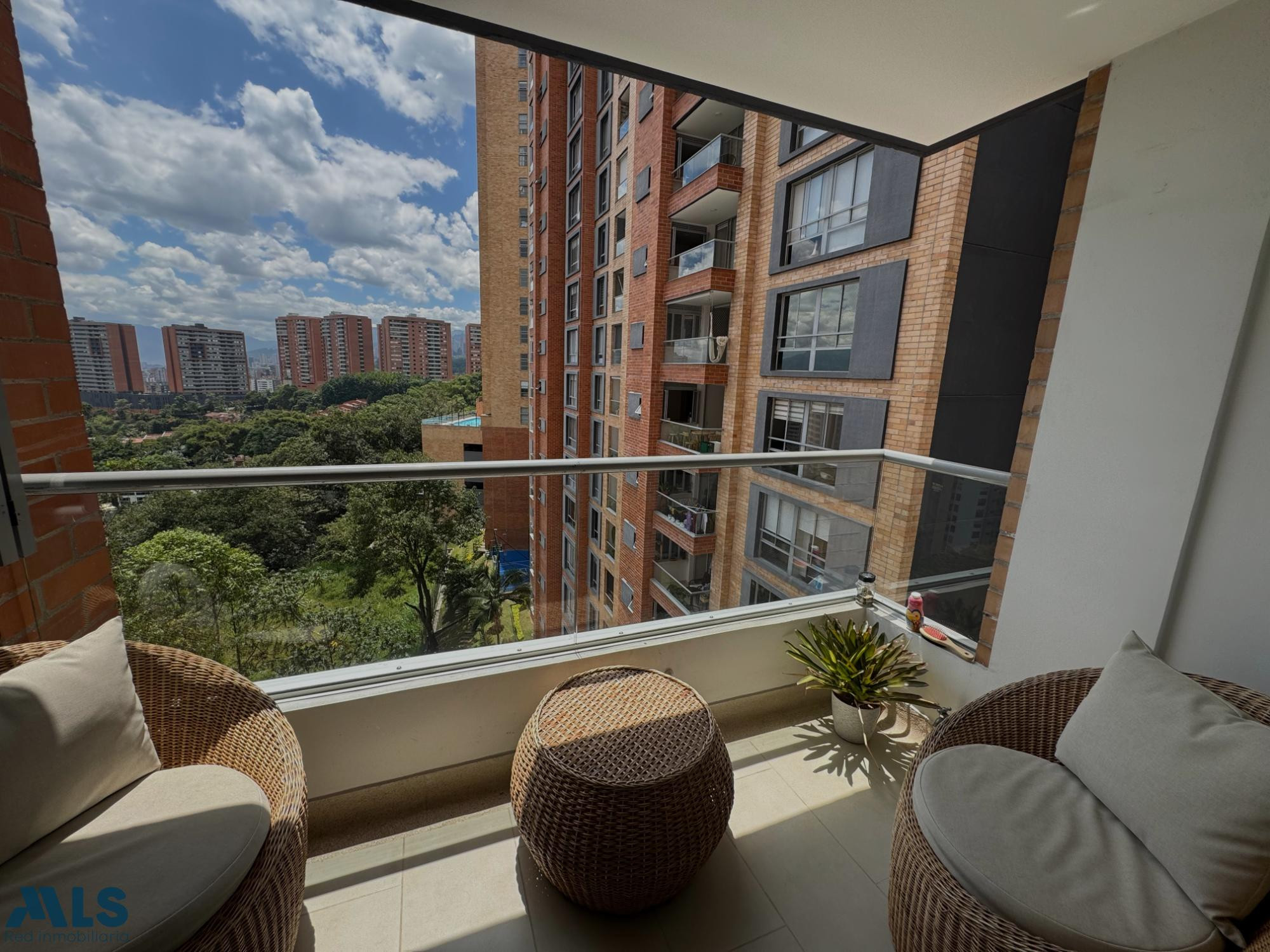 Apartamento con excelente vista, espacios amplios y en zona tranquila envigado - loma de las brujas
