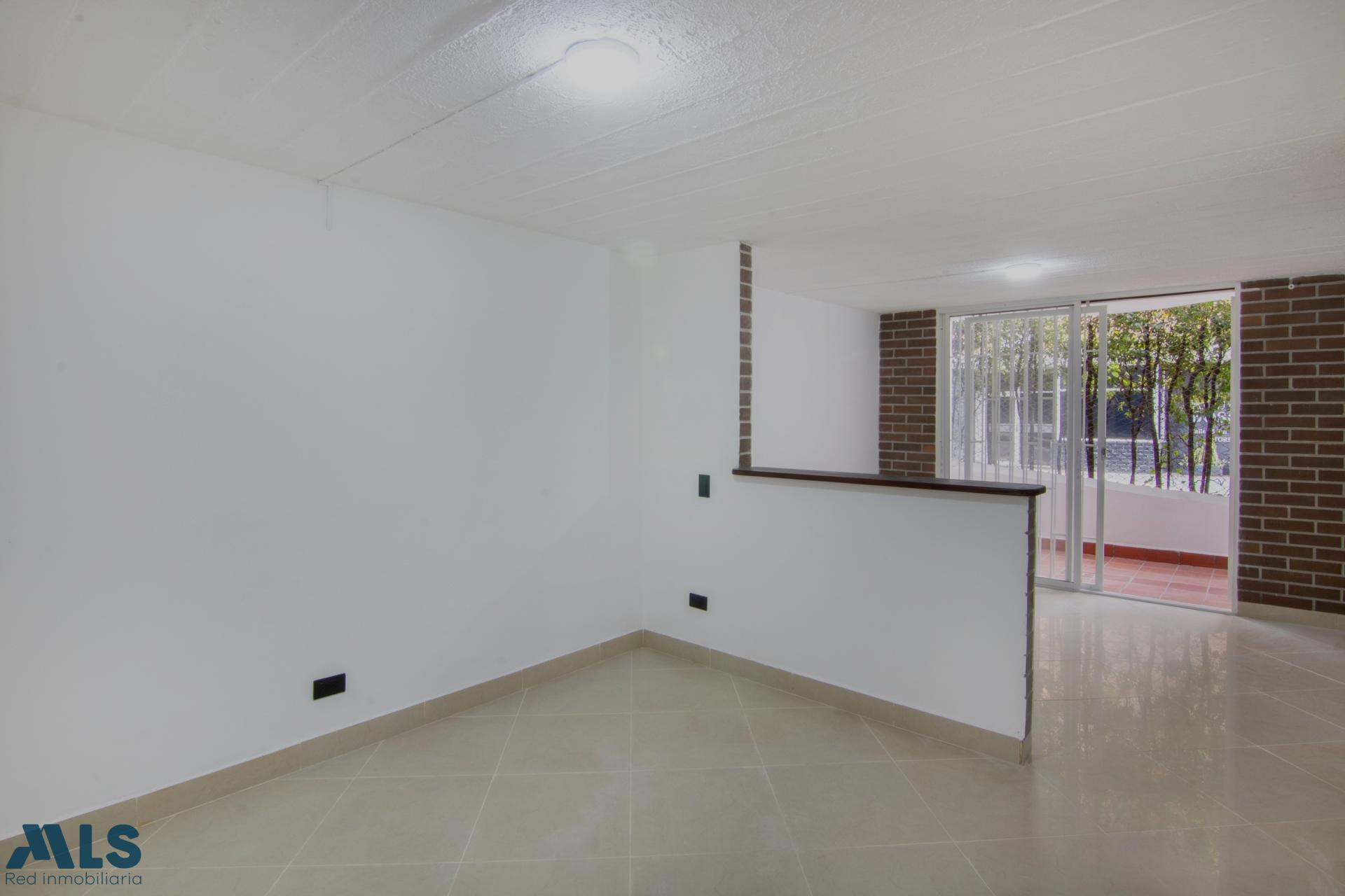 Casa para la venta de dos niveles remodelada la-estrella - suramerica