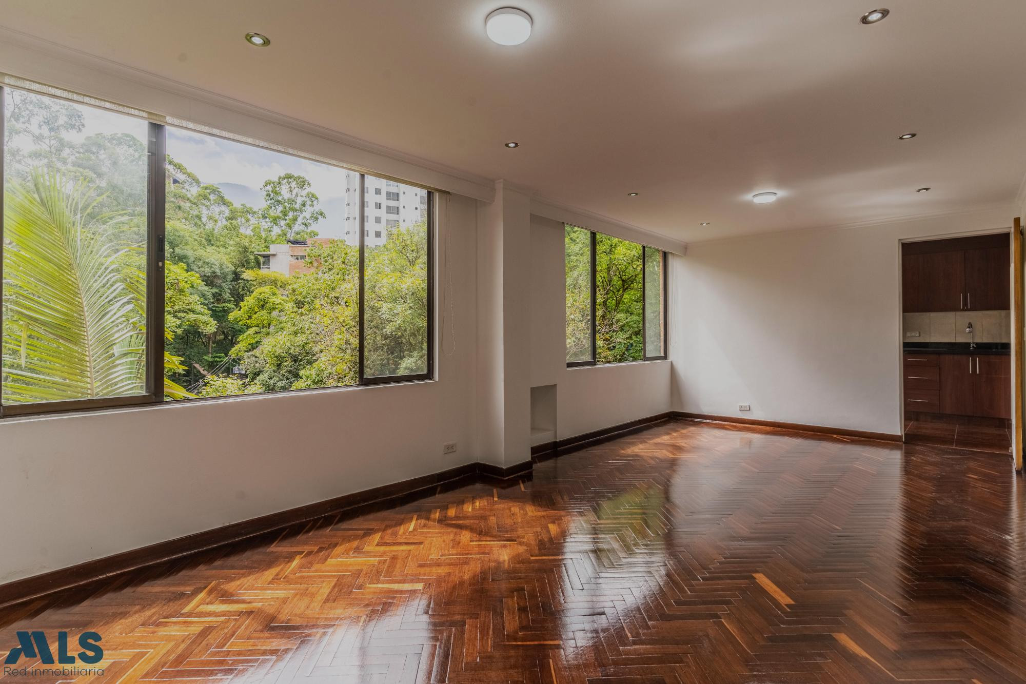 Venta de Apartamento para Remodelar Parque Lleras medellin - lalinde