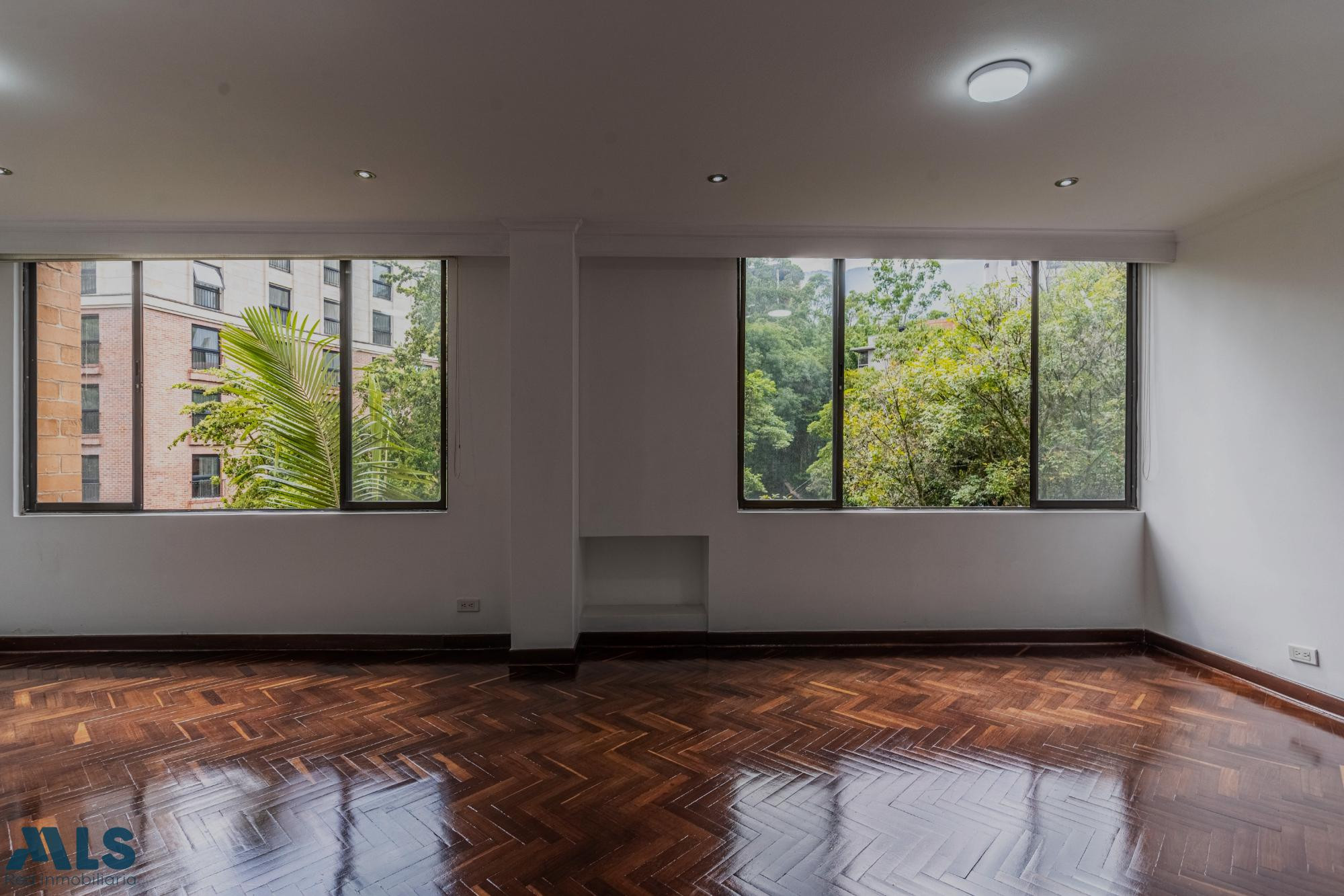 Venta de Apartamento para Remodelar Parque Lleras medellin - lalinde