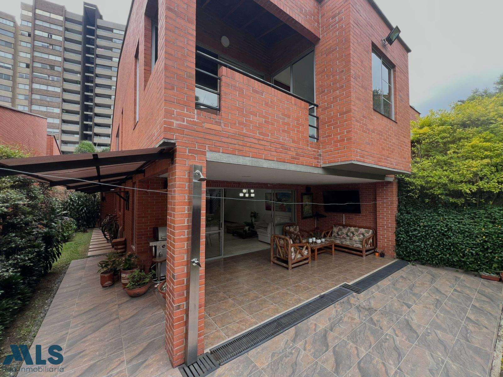 CASA CON EXCELENTE UBICACION Y ESPACIOS CONFORTABLES. envigado - san lucas