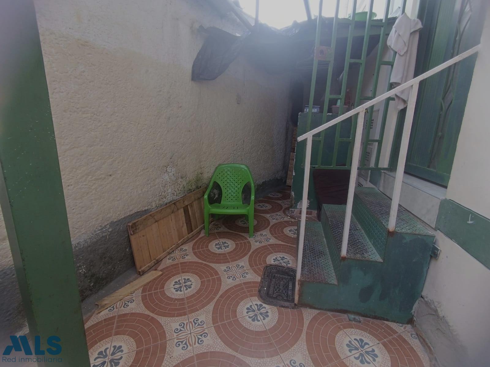 Venta edificio de 3 niveles en Belén medellin - altavista