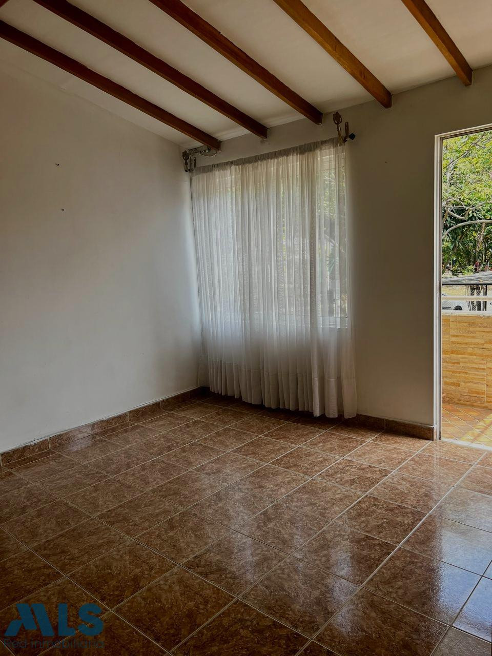 Apartacasa con una ubicación increible itagui - viviendas del sur
