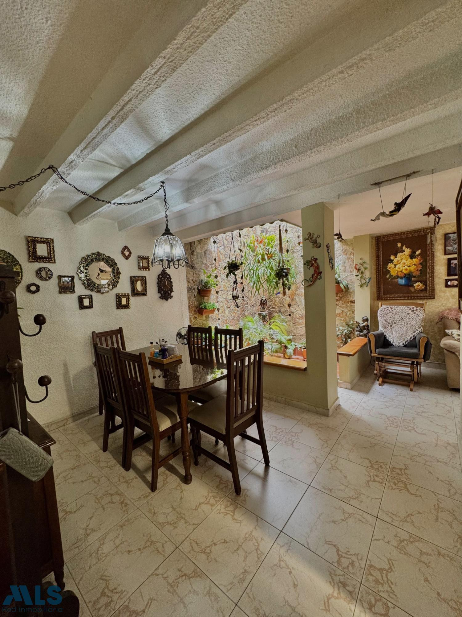 CASA INDEPENDIENTE DE 2 NIVELES EN LA NUBIA medellin - la nubia