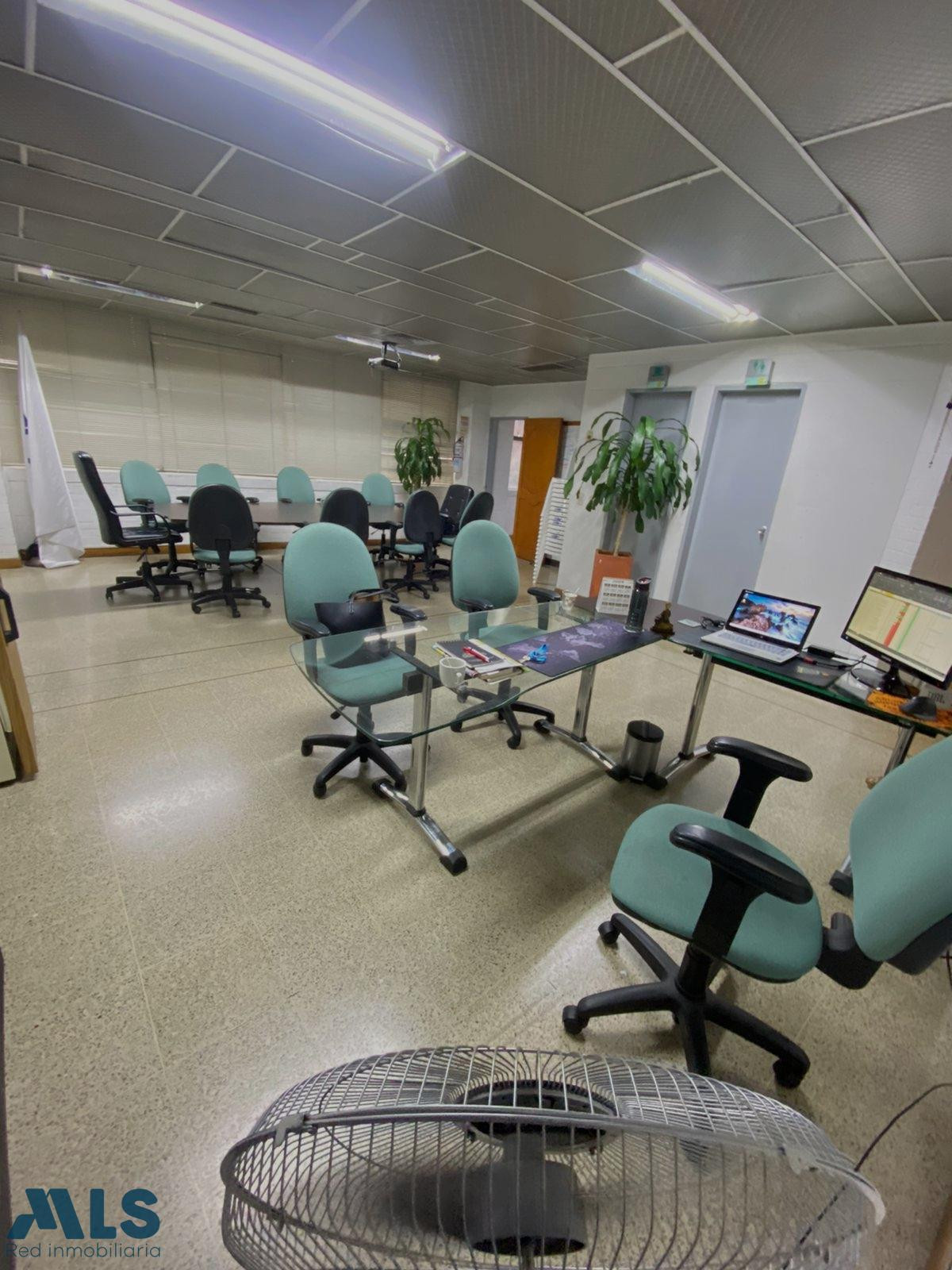 A la venta oficina en Medellín, sector Guayabal medellin - guayabal