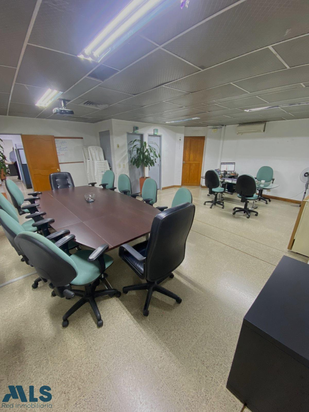 A la venta oficina en Medellín, sector Guayabal medellin - guayabal