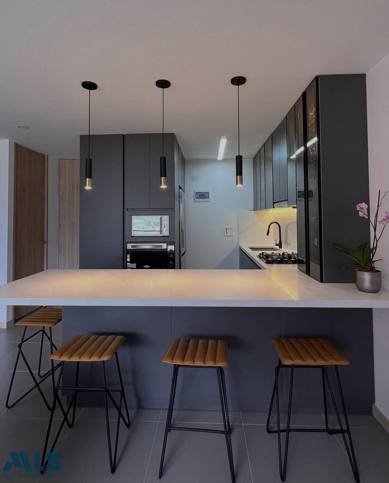 Espectacular apartamento con una vista unica a la ciudad de Medellin y remodelado envigado - loma del escobero