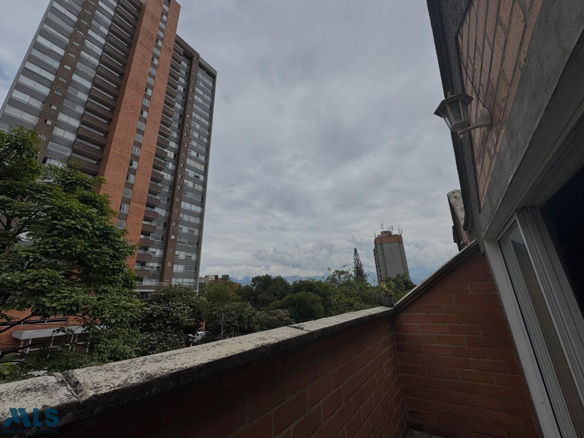 Vive el diseño y el confort en el corazón de El Poblado medellin - castropol