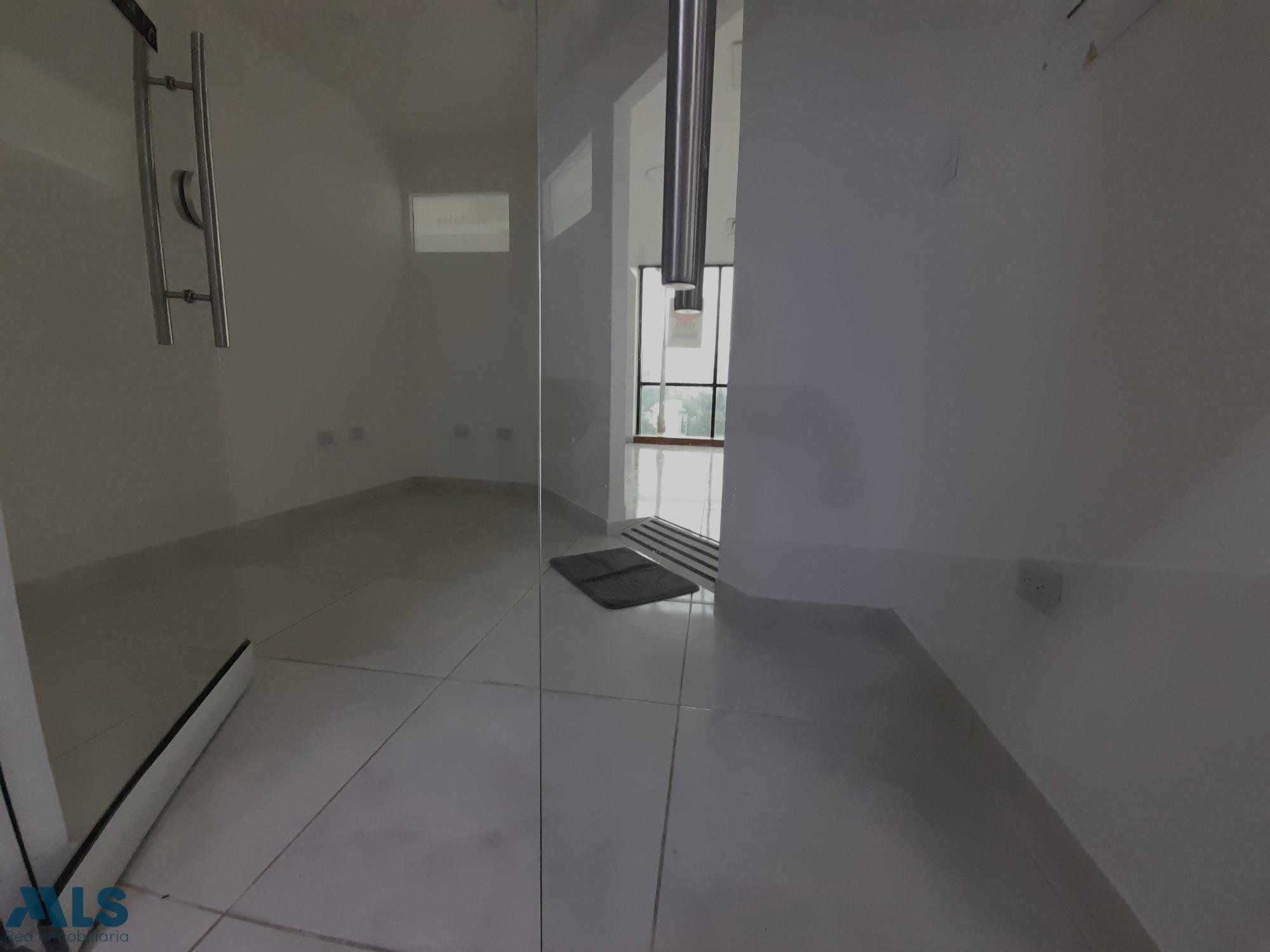 Venta de oficina con parqueadero propio medellin - santa maria de los angeles