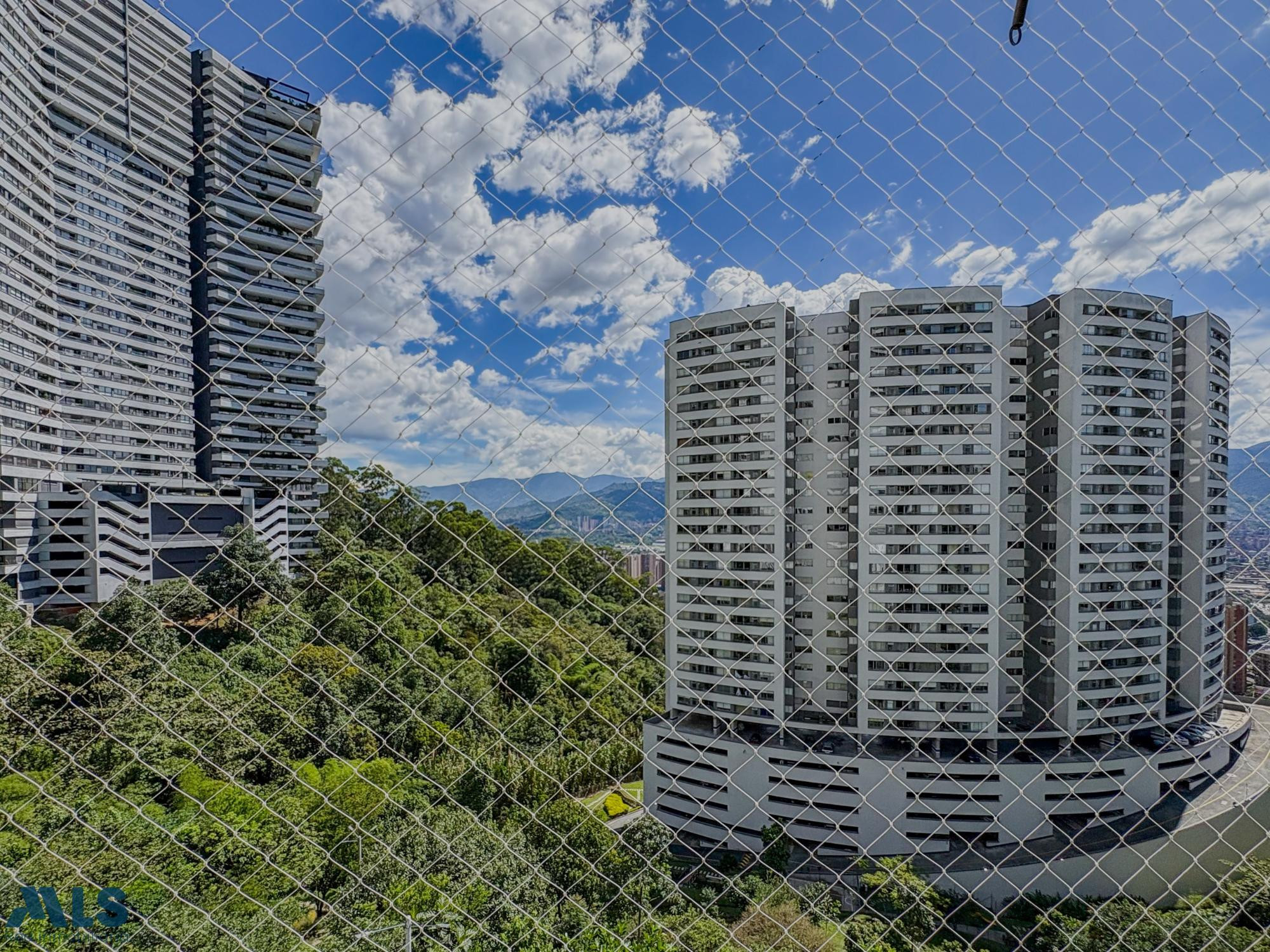 APTO CON EXCELENTE VISTA A LA CIUDAD EN CITTE. medellin - loma del indio