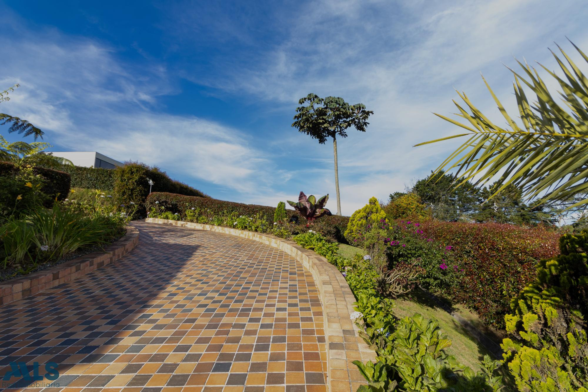 Elegante y hermosa casa en exclusiva parcelación del Alto de Las Palmas envigado - alto de las palmas