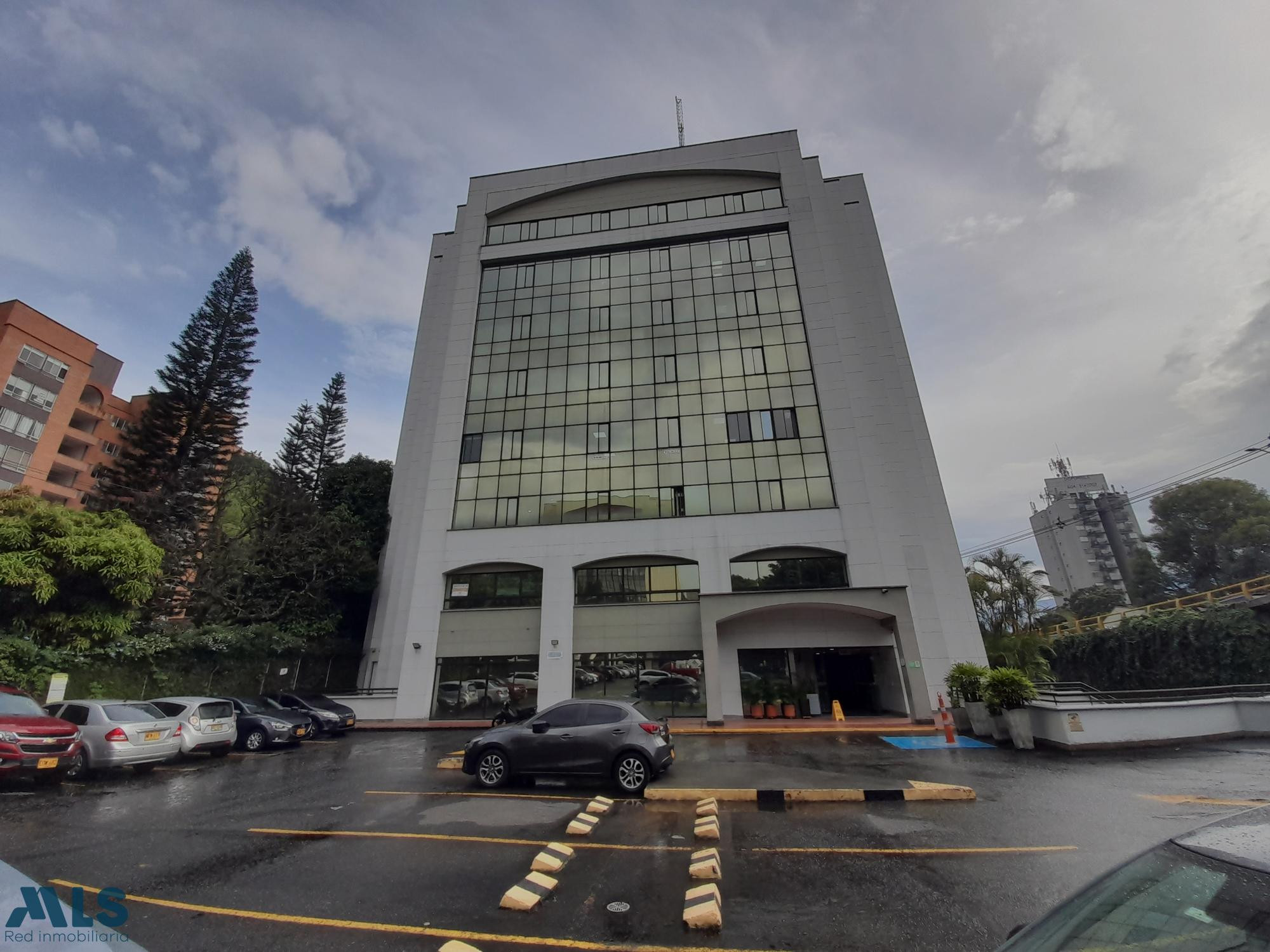 Venta de oficina con parqueadero doble lineal medellin - santa maria de los angeles