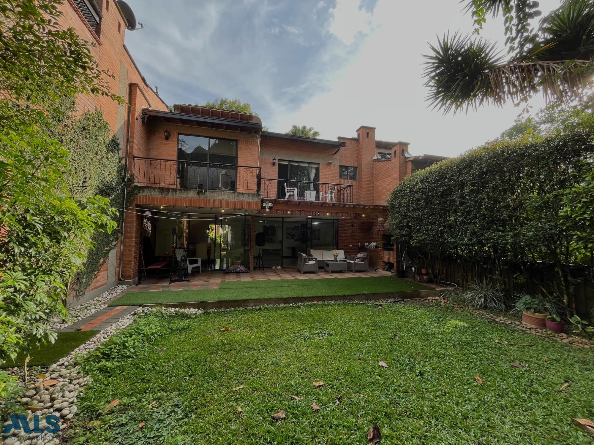 CASA 4 ALCOBAS CON BAÑO envigado - loma de las brujas