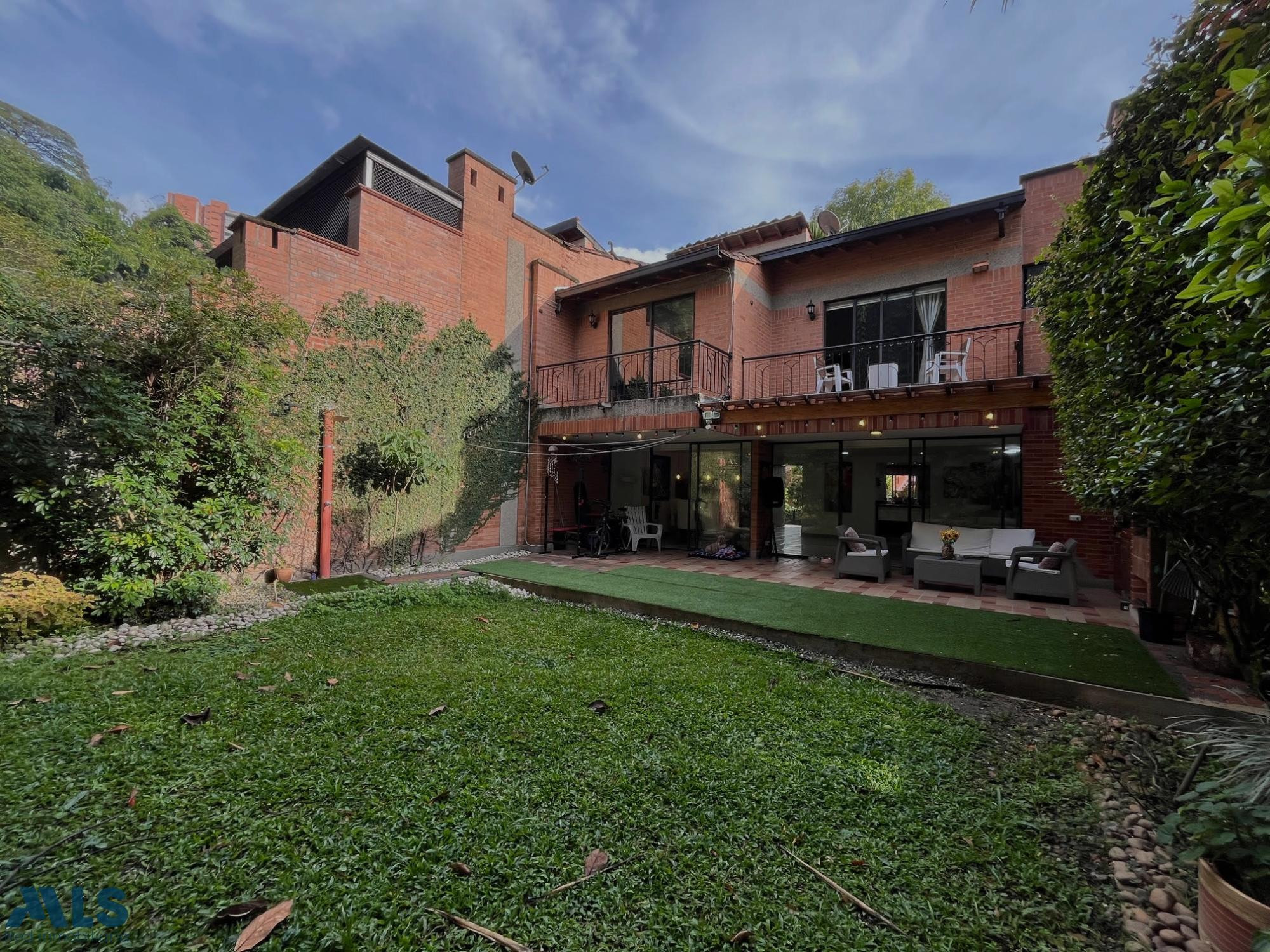 CASA 4 ALCOBAS CON BAÑO envigado - loma de las brujas