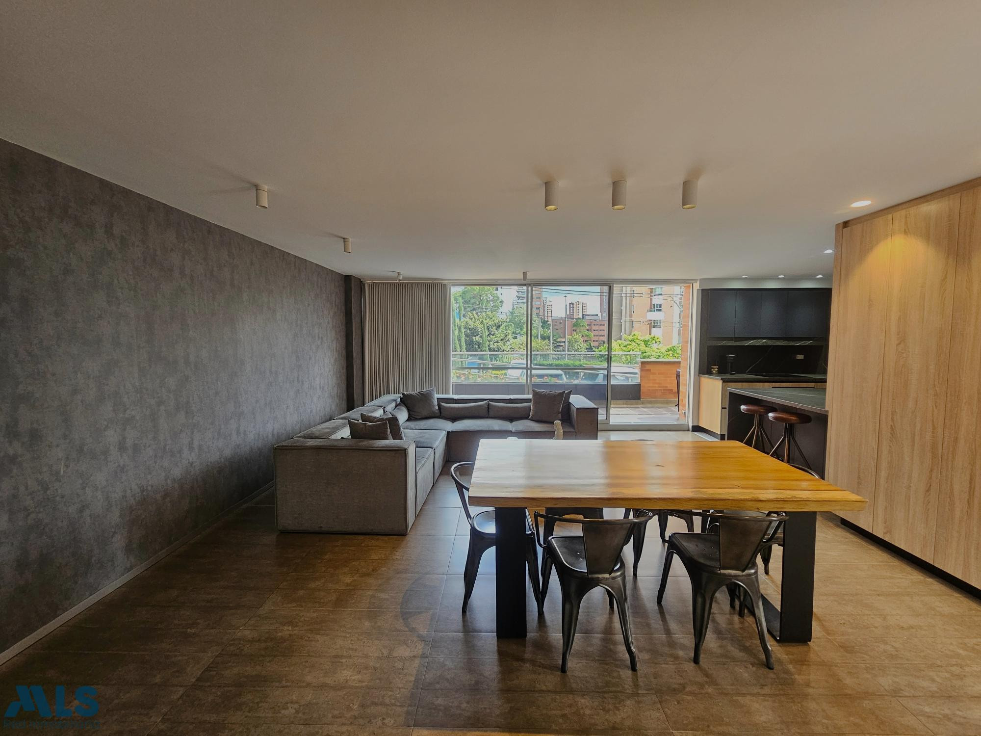 REMODELADO CON HERMOSOS ACABADOS medellin - loma de los parra