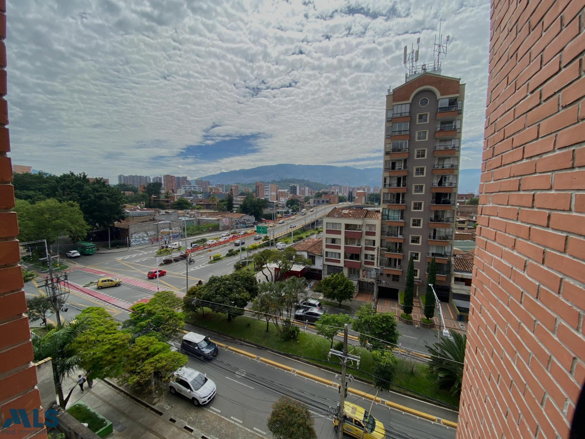 ASCENSOR PAQUEADERO Y PORTERIA 24/7 medellin - calasanz