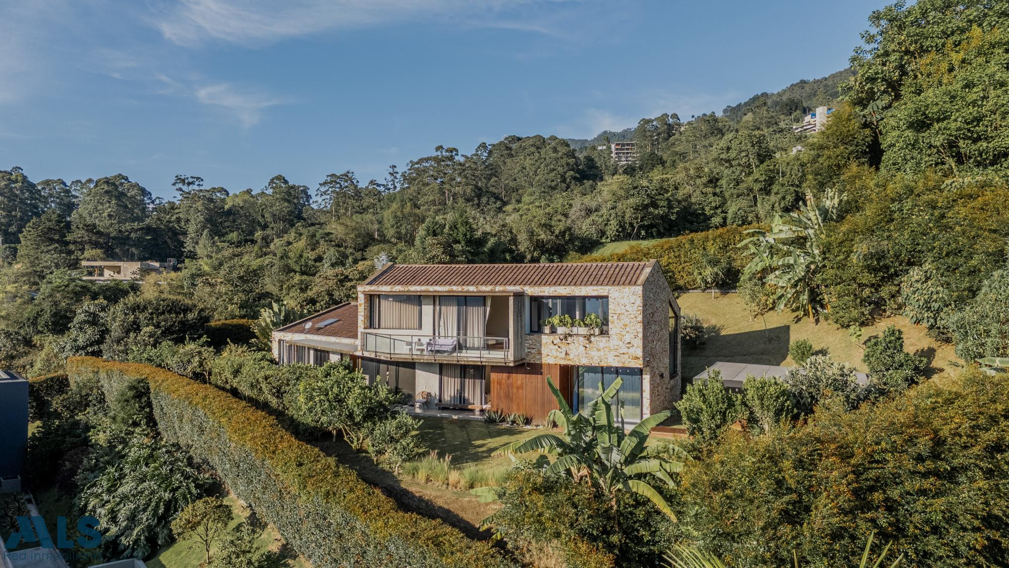 VENTA CASA EN ENVIGADO, SECTOR LOMA DEL ESCOBERO envigado - loma del escobero