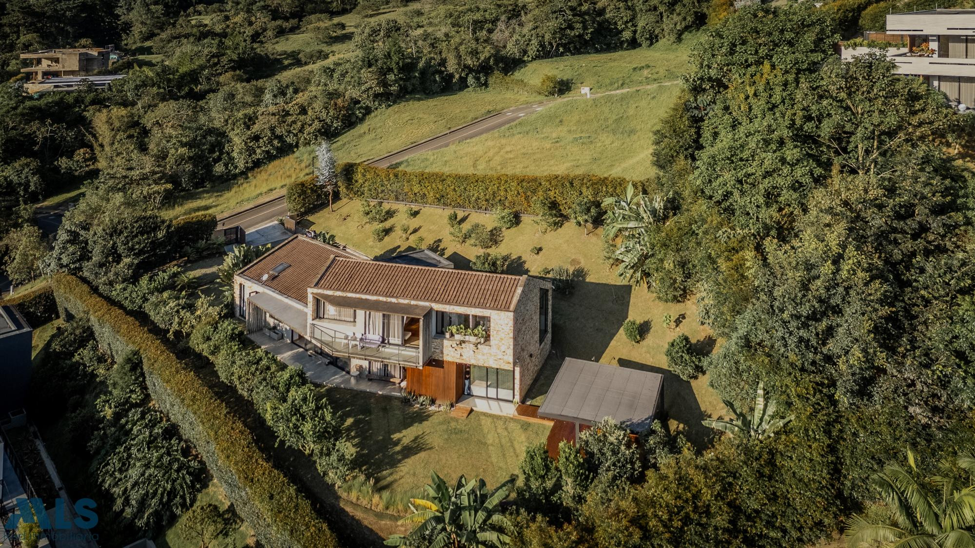 VENTA CASA EN ENVIGADO, SECTOR LOMA DEL ESCOBERO envigado - loma del escobero