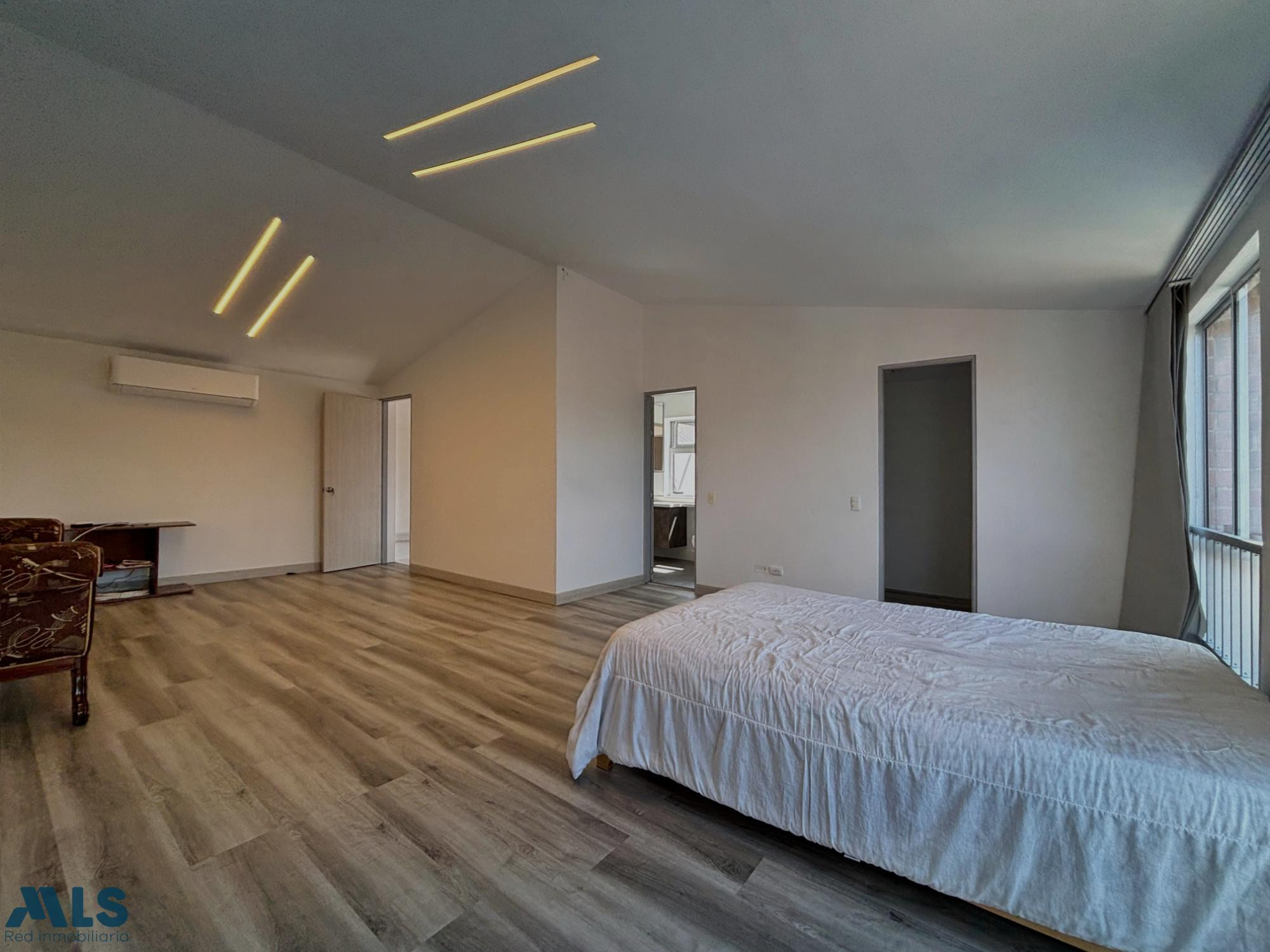 Penthouse con terraza en ultimo piso y vista espectacular. envigado - la cuenca