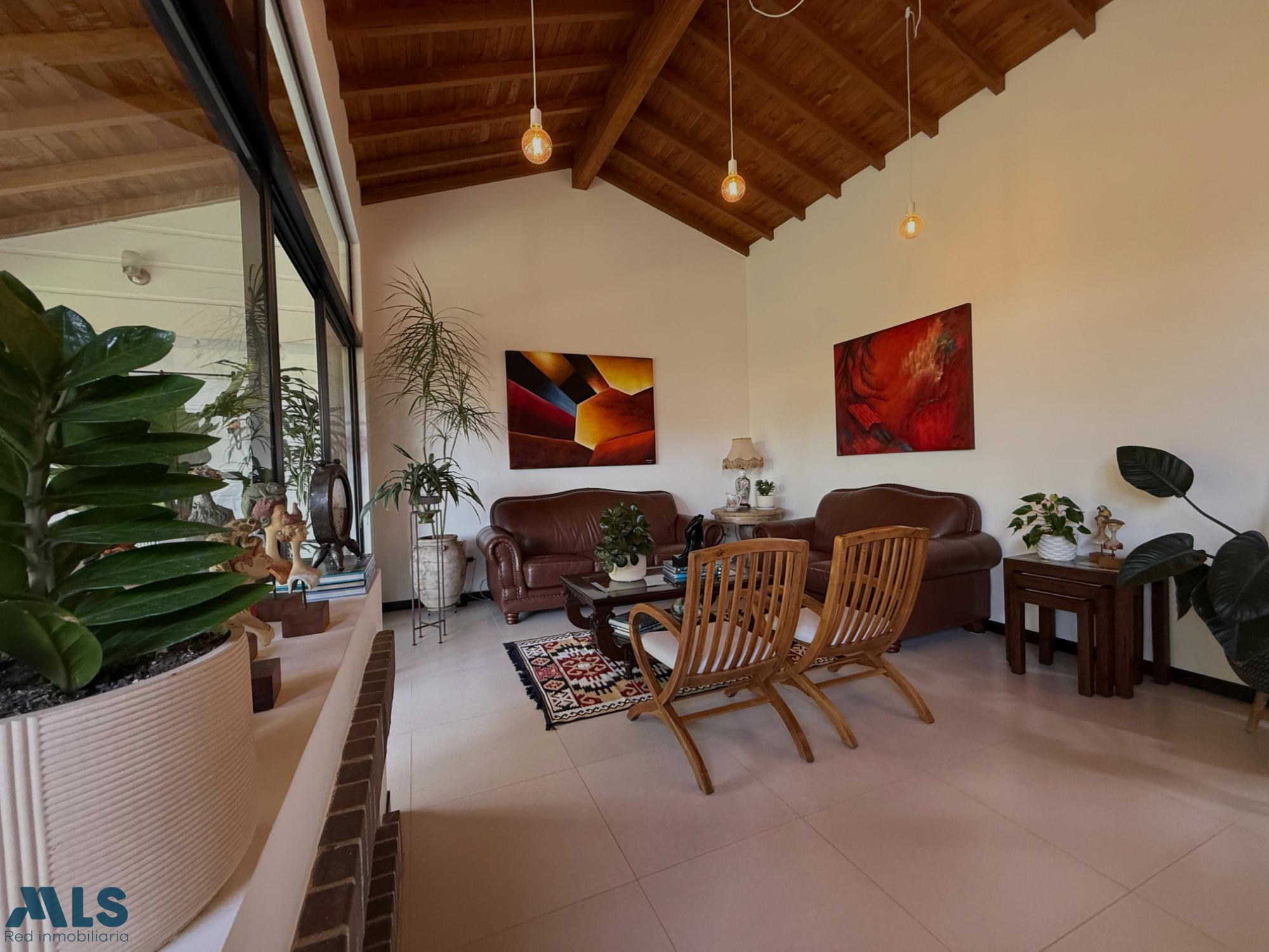 VENDO HERMOSA CASA DE UN NIVEL CON AMPLIO JARDIN el-retiro - corredor la maria carabanchel