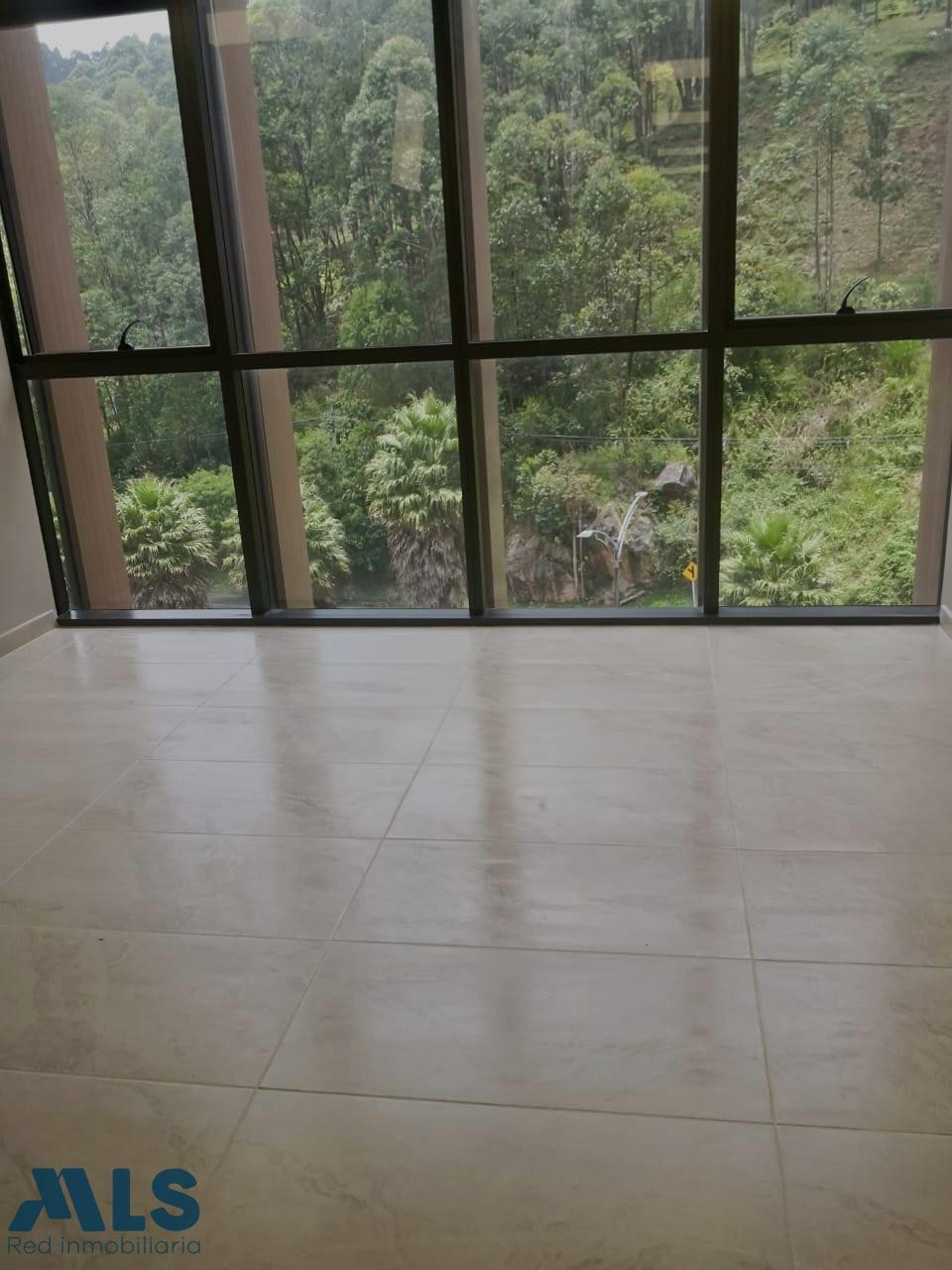 Oficina en venta arrendada en las Palmas con vista a bosque. medellin - las palmas