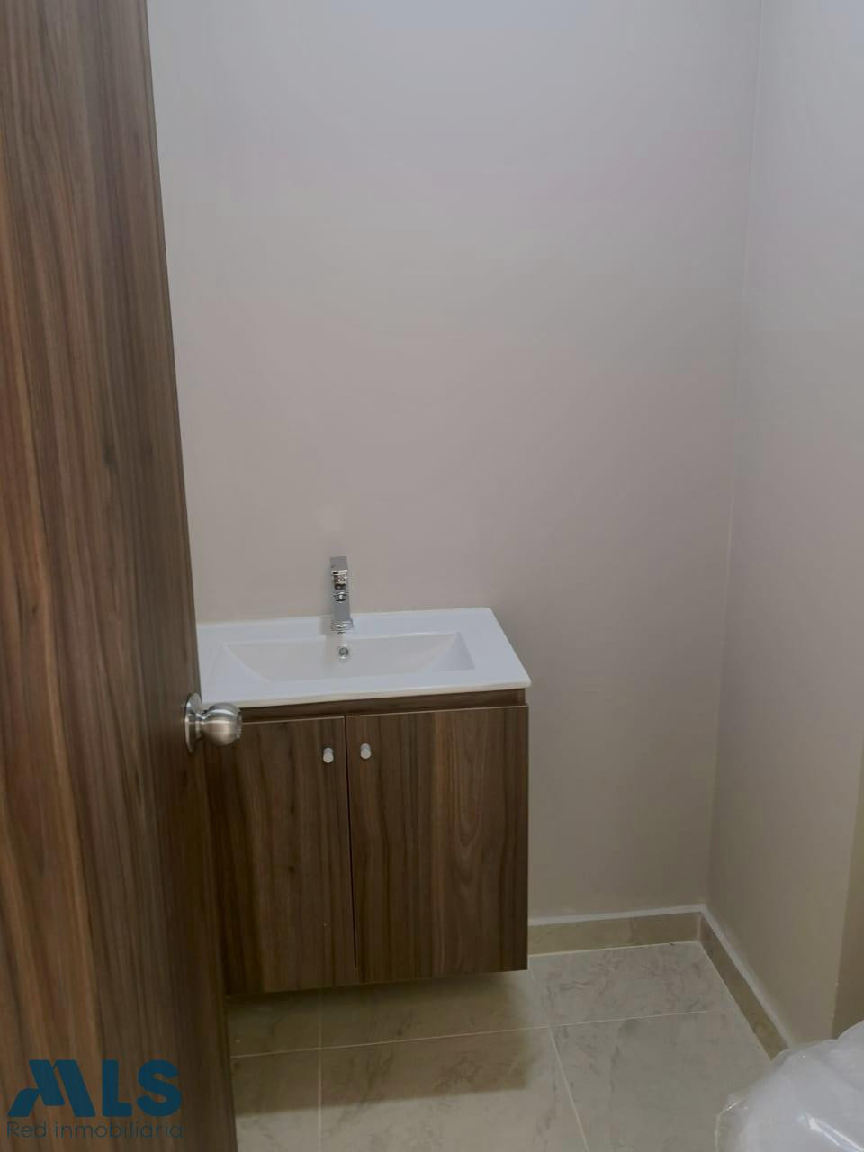 Oficina en venta arrendada en las Palmas con vista a bosque. medellin - las palmas