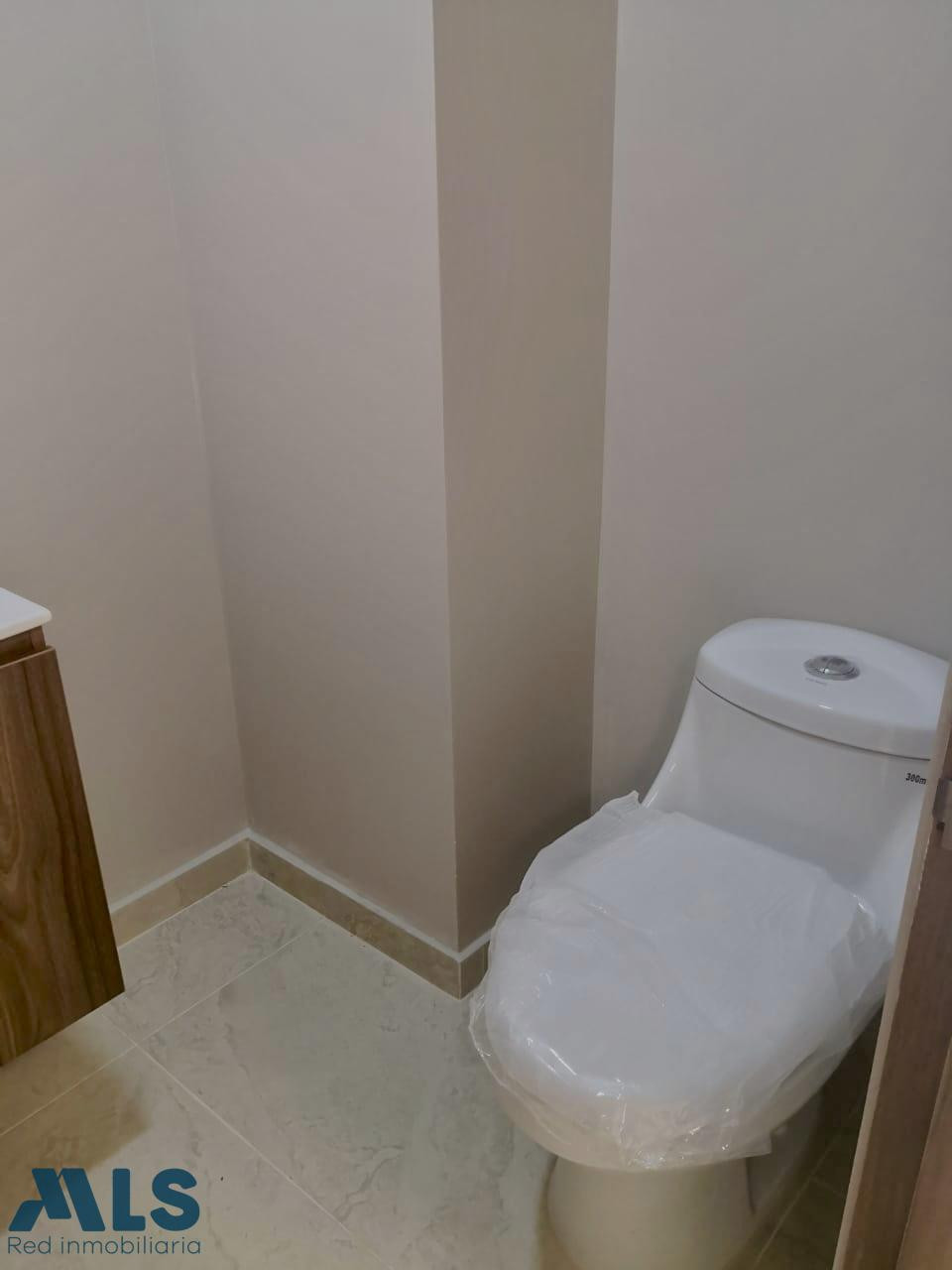 Oficina en venta arrendada en las Palmas con vista a bosque. medellin - las palmas