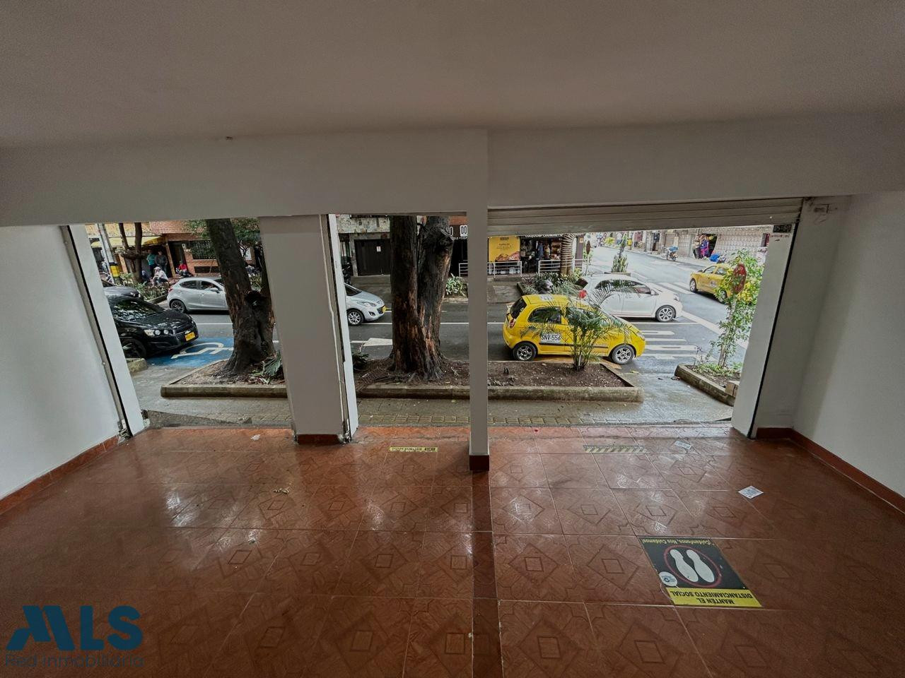 A la venta local en Sabaneta, cerca al parque sabaneta - parque principal