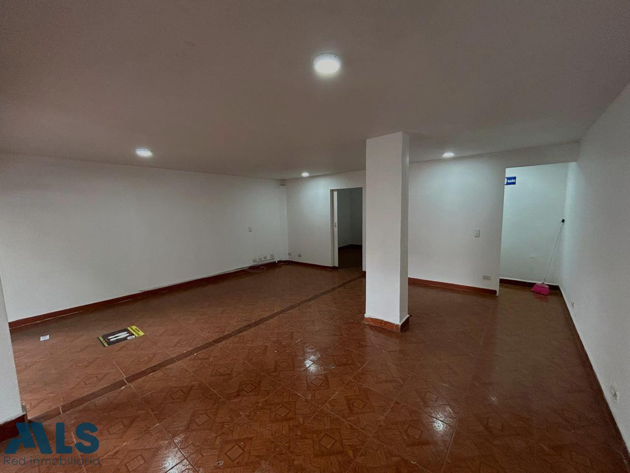 A la venta local en Sabaneta, cerca al parque sabaneta - parque principal