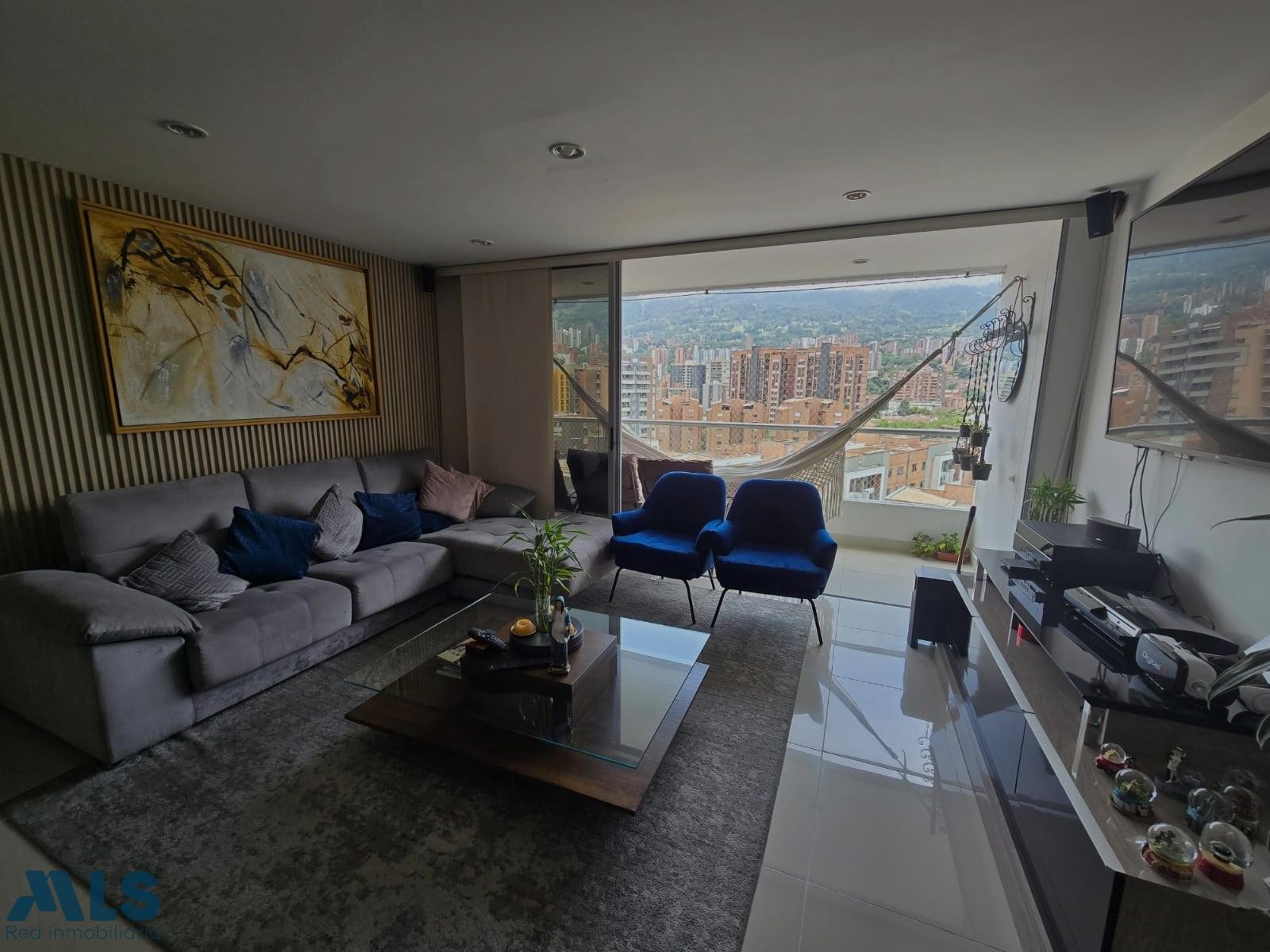 Apartamento en la exclusiva zona de Jardines en Envigado. envigado - jardines