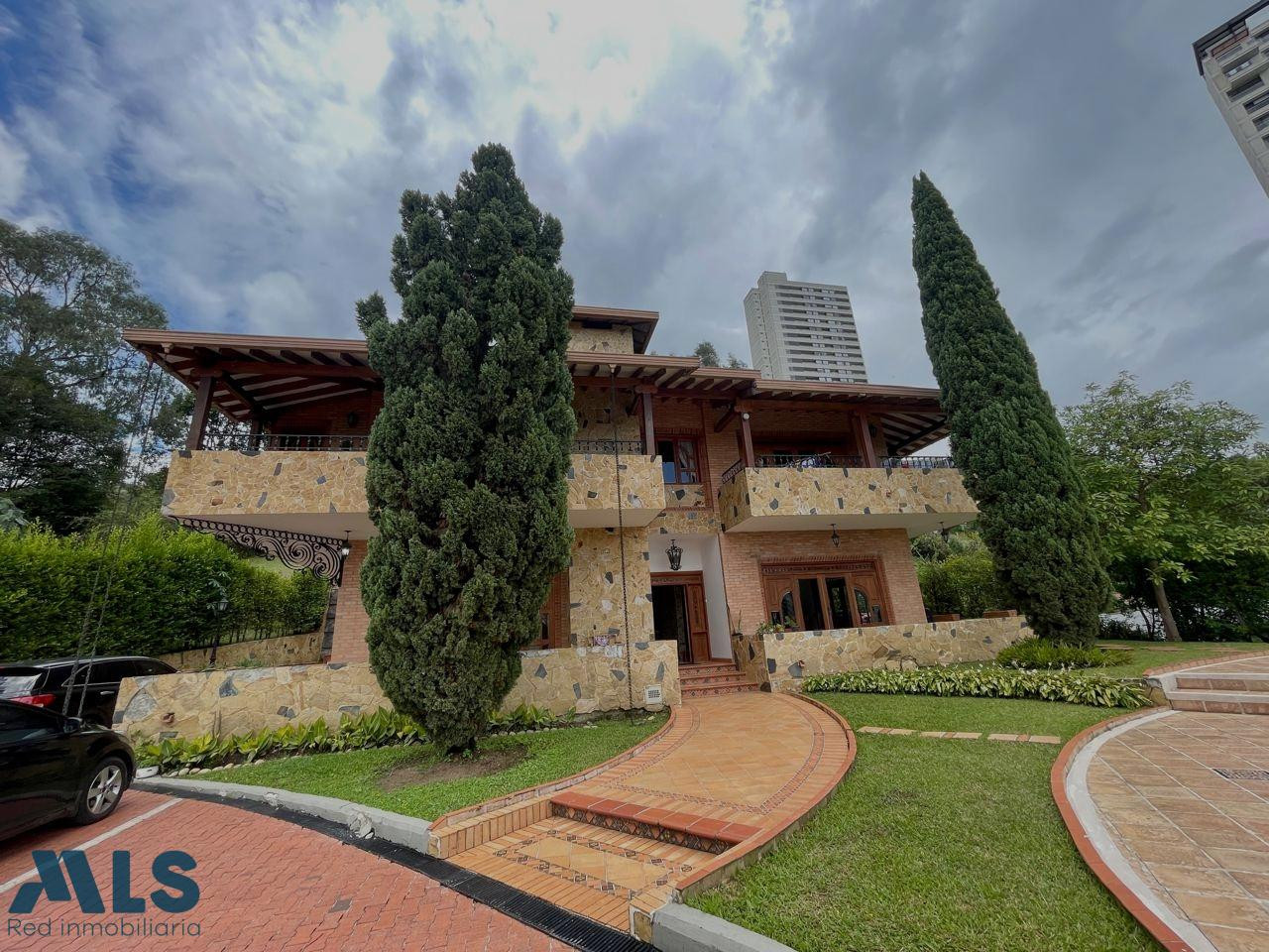 Casa colonial, amplia, vista sabaneta - v las lomitas