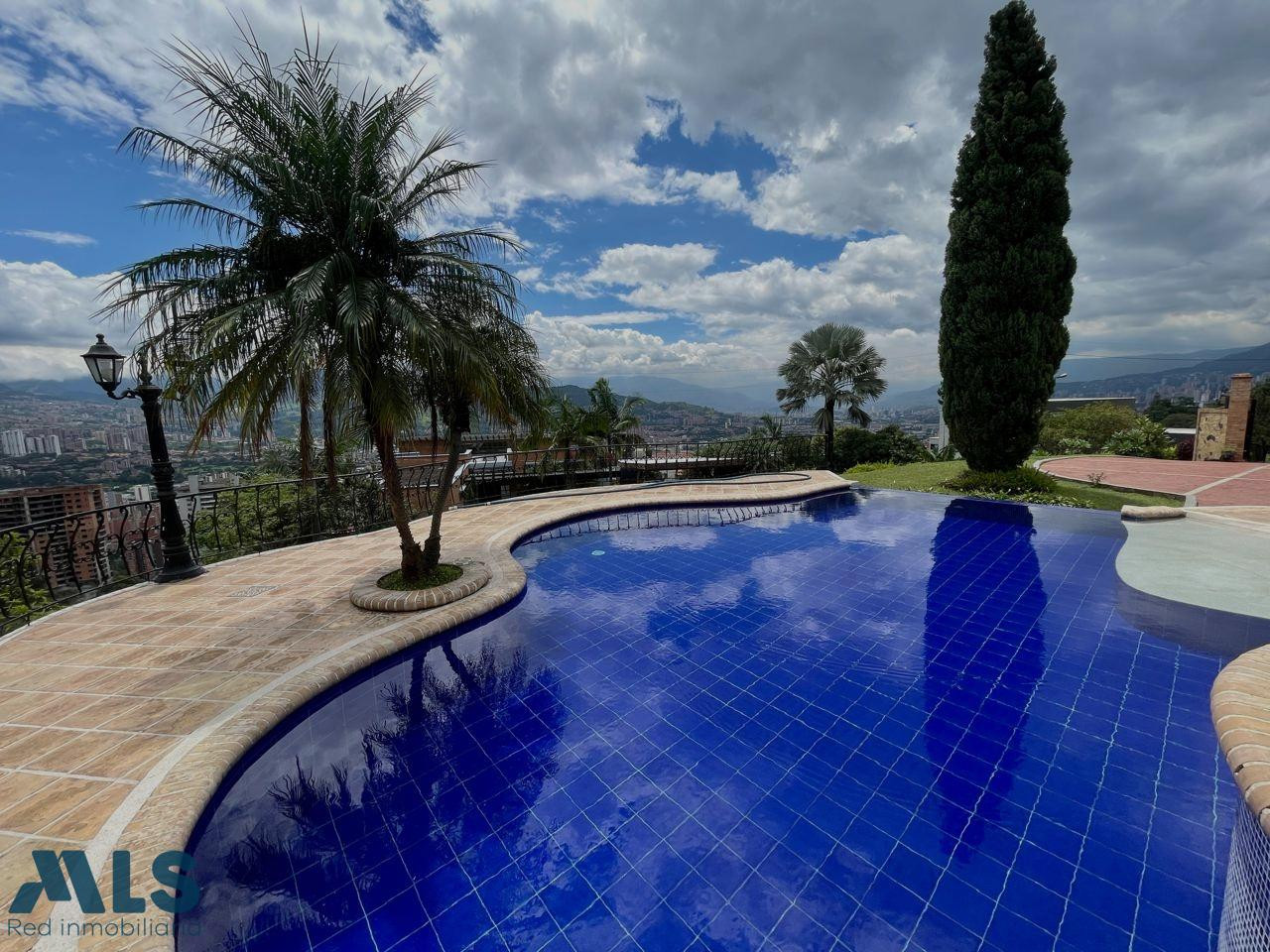 Casa colonial, amplia, vista sabaneta - v las lomitas