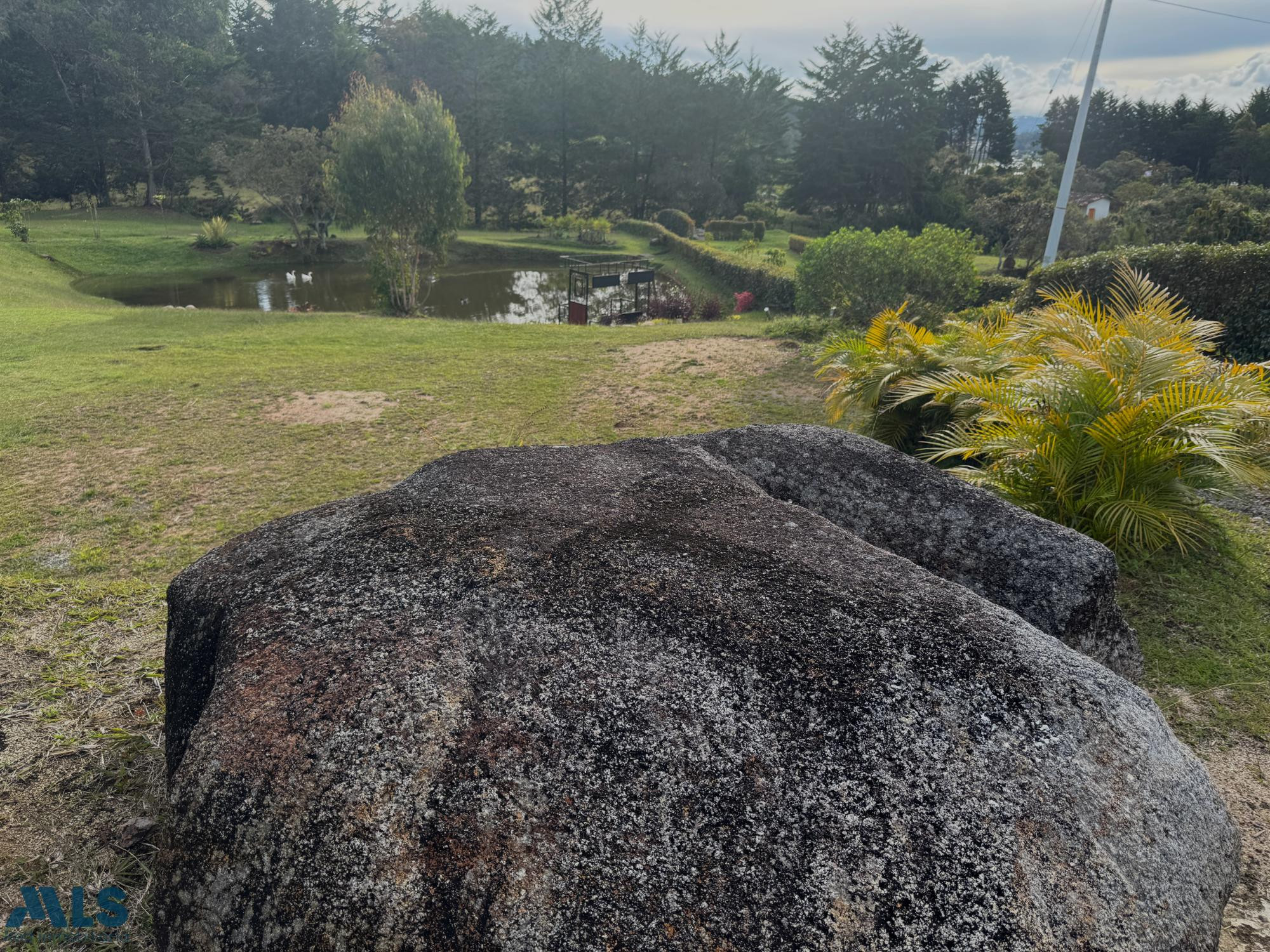 OPORTUNIDAD ! Espectacular lote con lago en unidad cerrada en Guatapé guatape - el roble