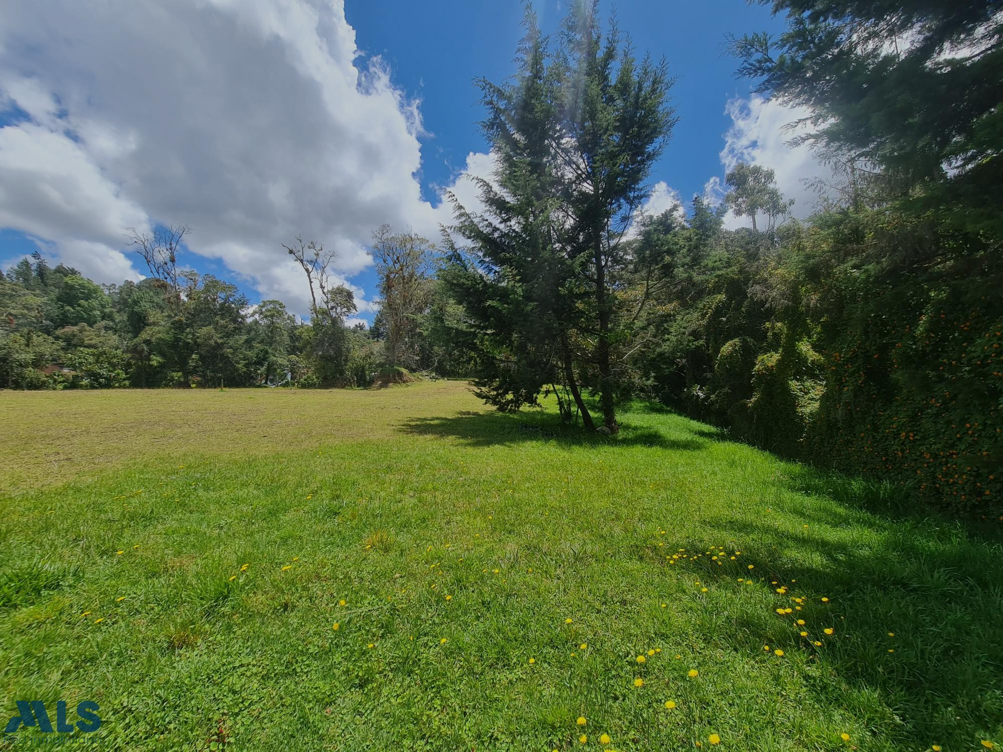 VENTA DE LOTE PLANO EN ENVIGADO (ALTO DE LAA PALMAS) envigado - alto de las palmas