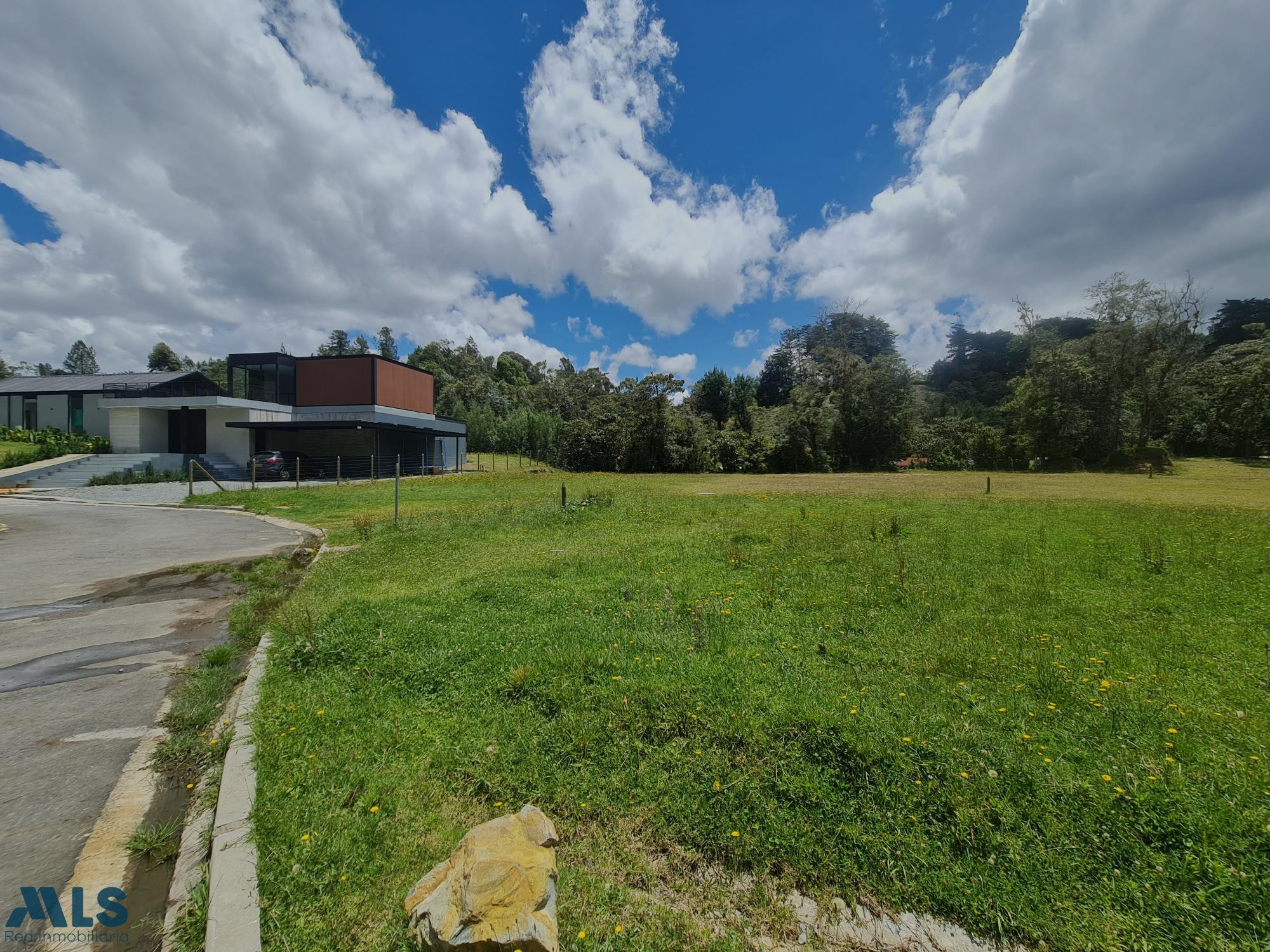 VENTA DE LOTE PLANO EN ENVIGADO (ALTO DE LAA PALMAS) envigado - alto de las palmas