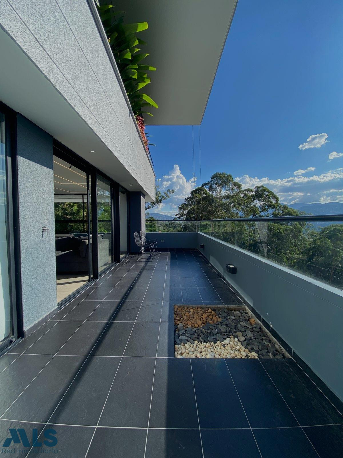 ESPECTACULAR APARTAMENTO CON TERRAZA Y VISTA UNICA A LA CIUDAD medellin - las palmas