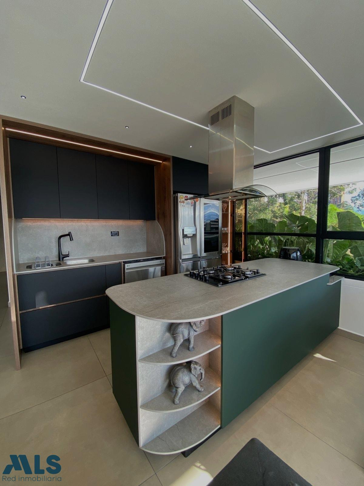 ESPECTACULAR APARTAMENTO CON TERRAZA Y VISTA UNICA A LA CIUDAD medellin - las palmas