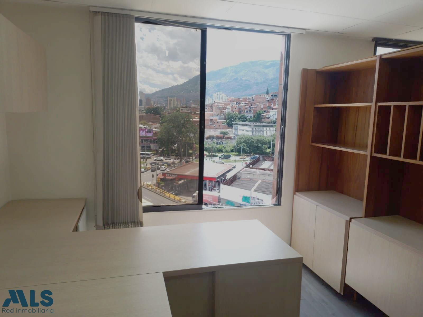 OFICINA EN VENTA ALMACENTRO medellin - san diego