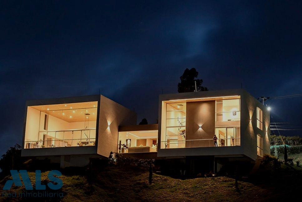 Residencia moderna que une diseño, naturaleza y confort con una vista única al valle. guarne - rural