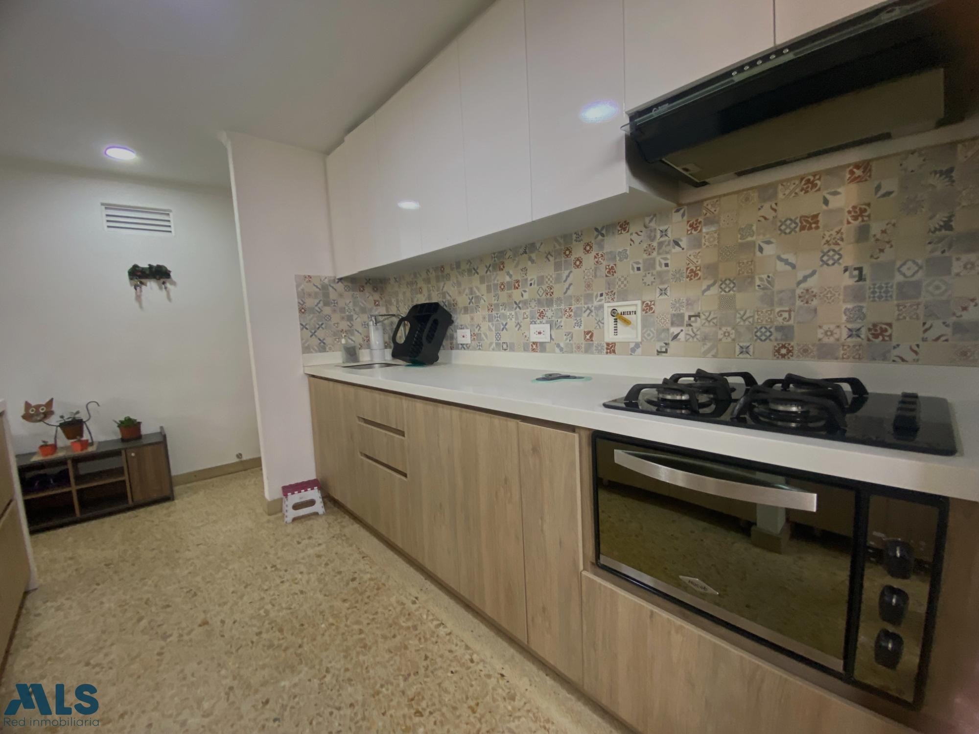 APARTAEMNTO REMODELADO PARA LA VENTA EN EL PORTAL-ENVIGADO envigado - el portal