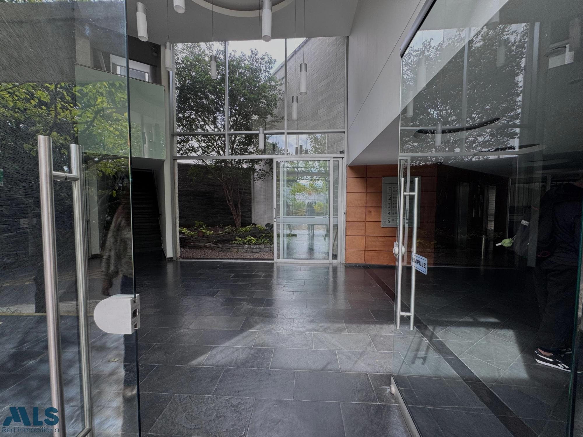 Hermosa Oficina en el Poblado Manila medellin - manila