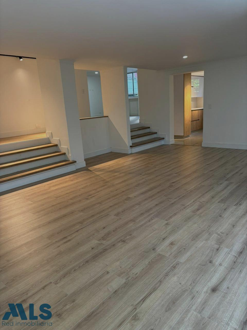 Apartamento totalmente remodelado en excelente ubicación. medellin - loma los gonzalez