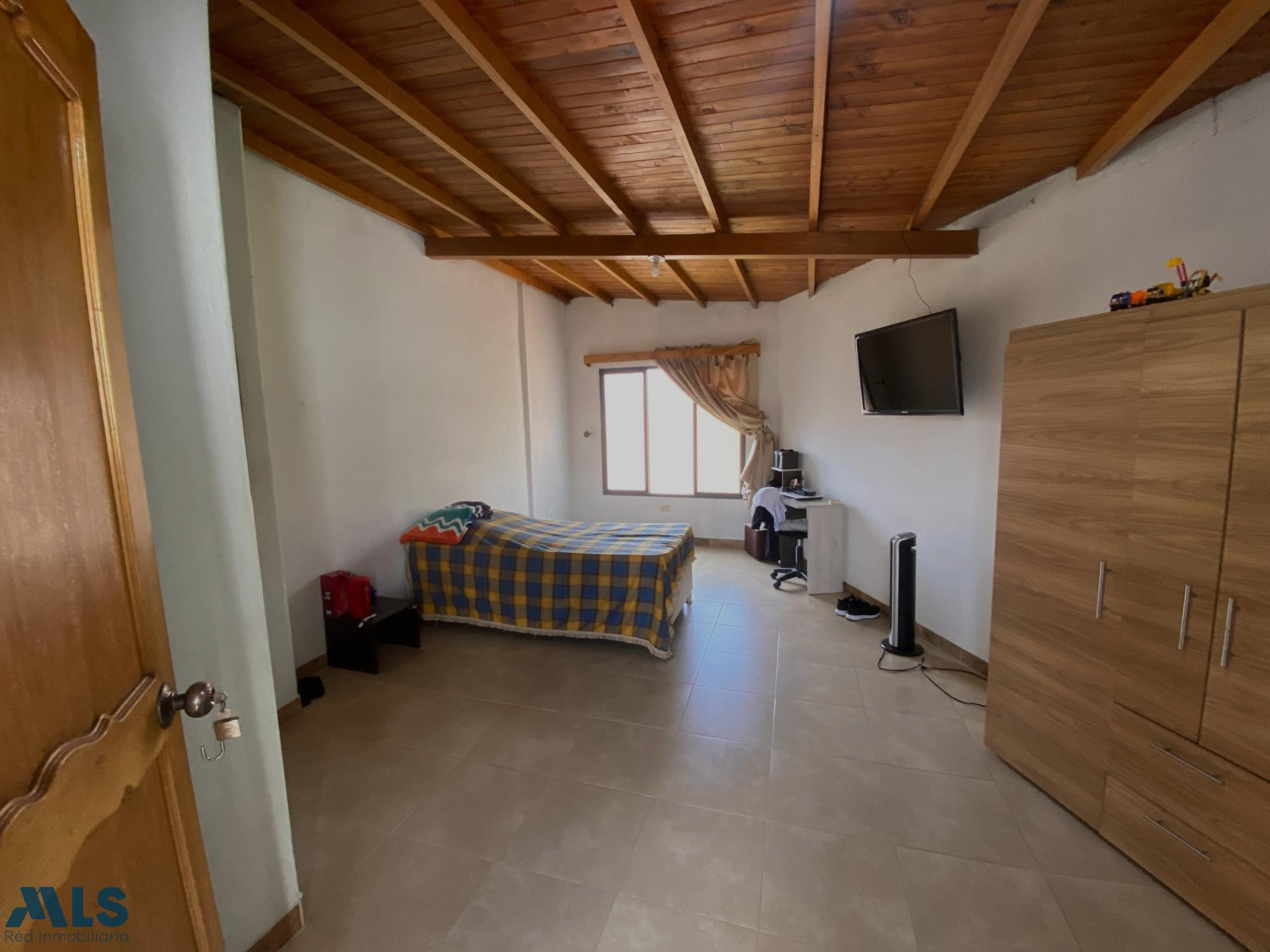 House for Sale – Three Levels in Caicedo, Medellín medellin - caicedo