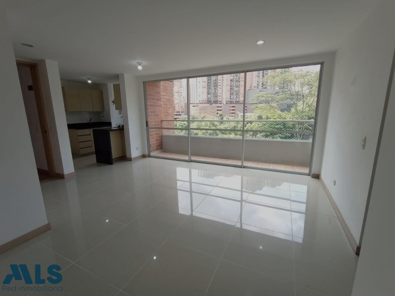 Apartamento amplio, luminoso y acabados modernos sabaneta - tres esquinas