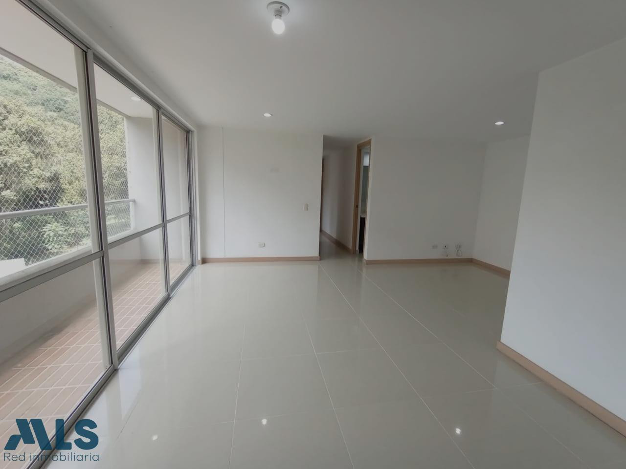 Apartamento amplio, luminoso y acabados modernos sabaneta - tres esquinas
