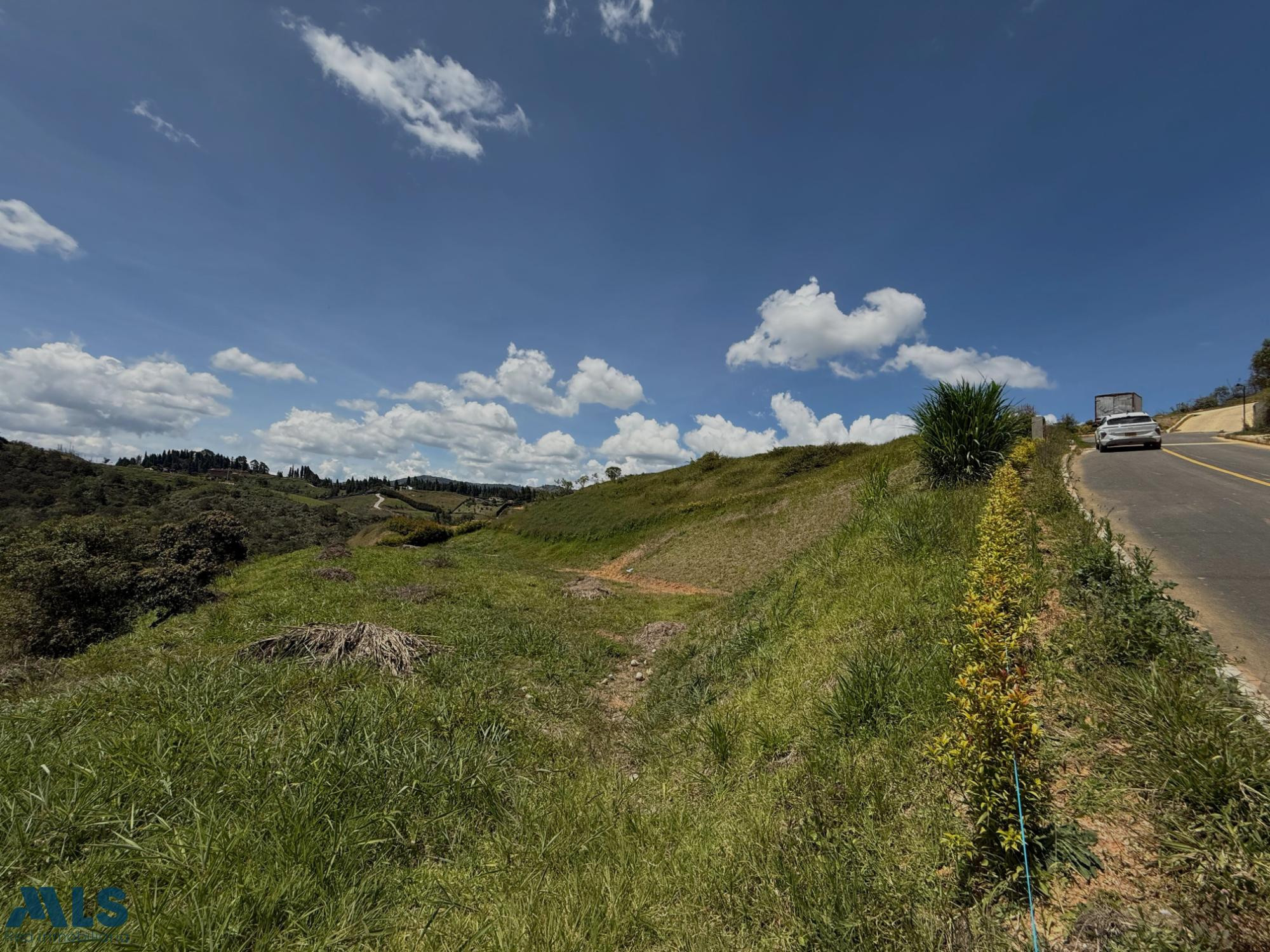 TENEMOS A LA VENTA LOTE CON BELLA VISTA PARA CONSTRUIR TU CASA rionegro - v la mosquita rionegro