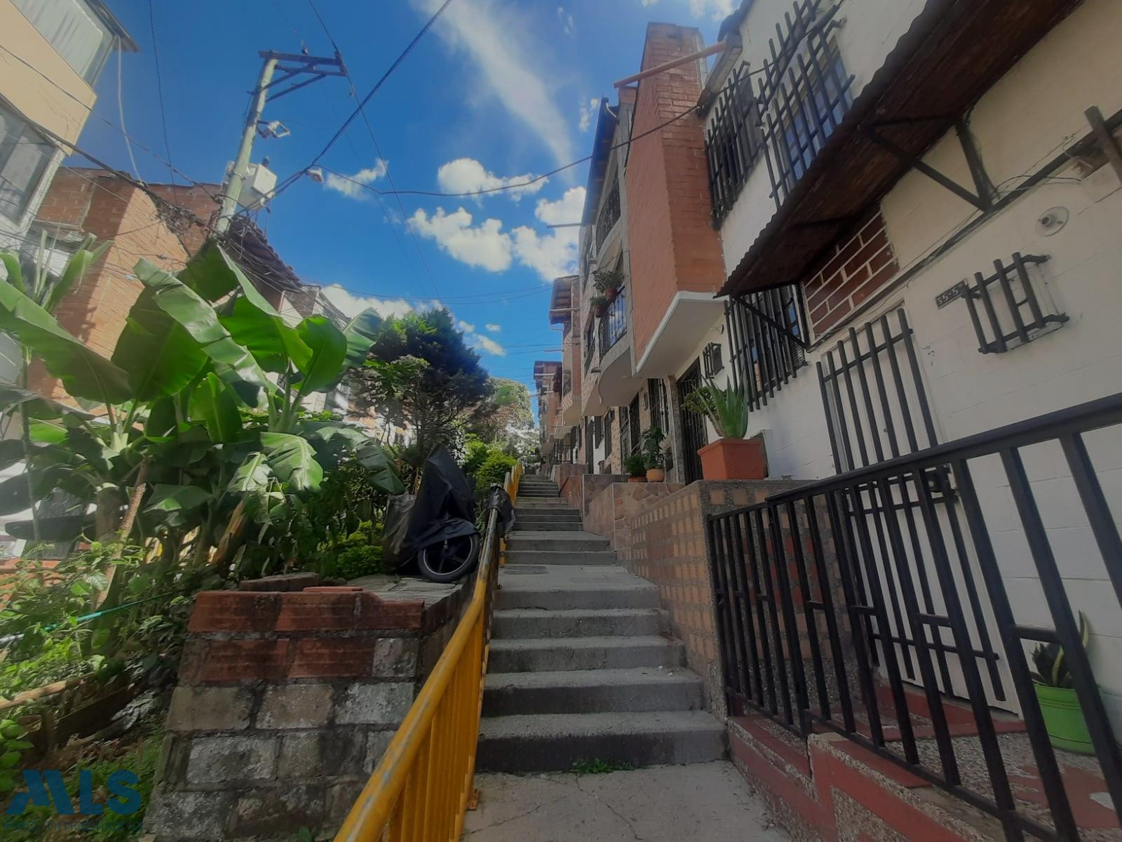 buena ubicación medellin - buenos aires