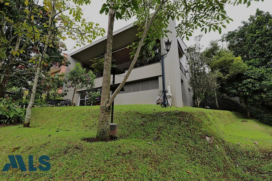 casa de campo en parte baja Envigado envigado - loma del escobero