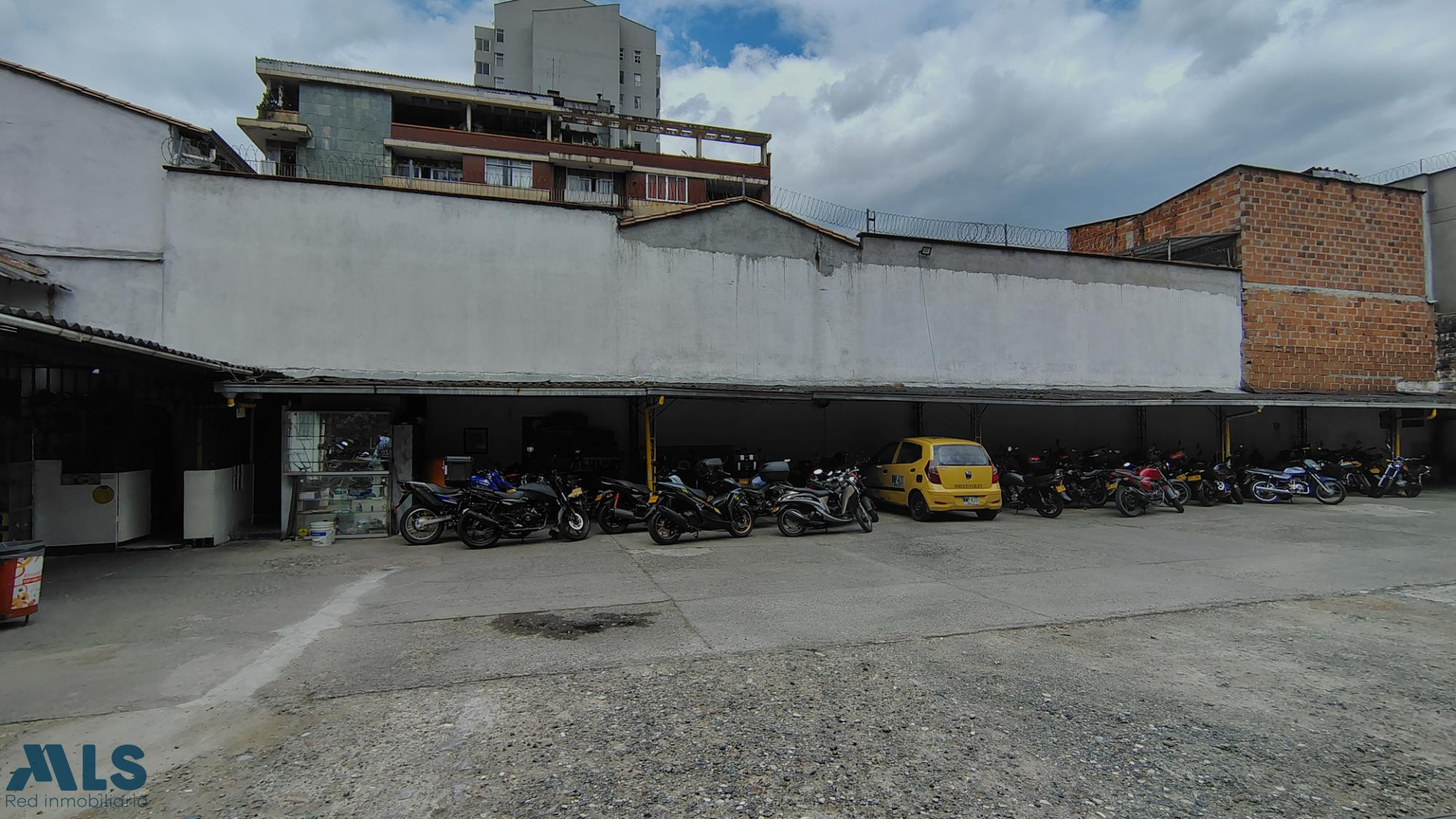 lote Parqueadero en venta, ubicado en el centro de Medellín. medellin - la candelaria